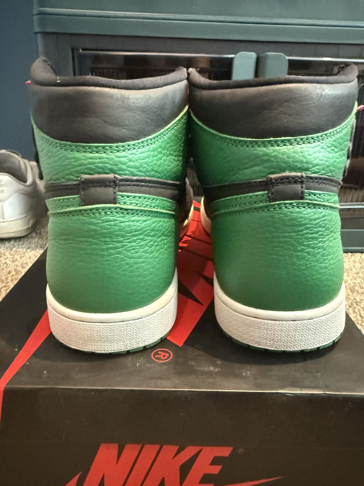 Jordan Brand Jordan 1 High Og Pine Green Black Size US 11.5 / EU 44-45 - 4 Thumbnail