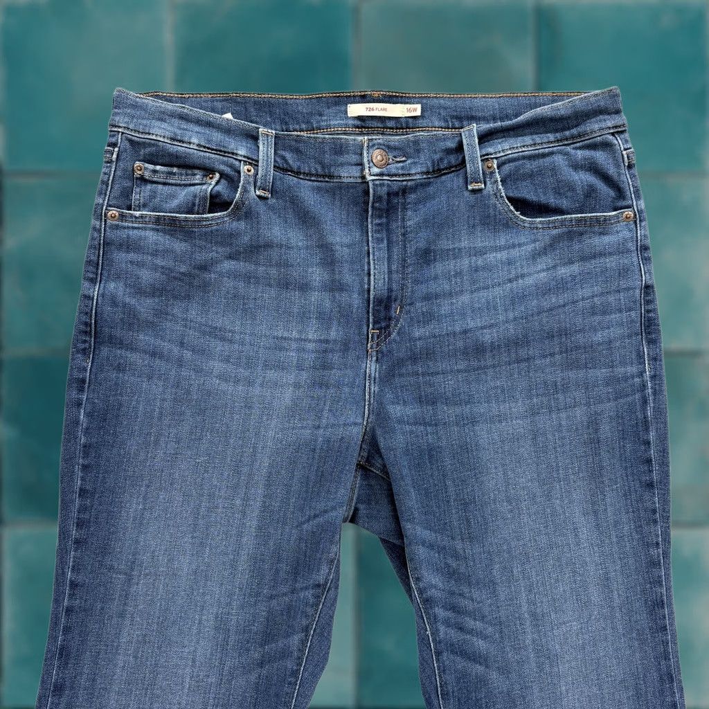 Levi's Levis 726 Flare Jeans Womens 16W Blue Med Wash High Rise Stretch Western Cowgirl Jeans Size 38" / US 16 / IT 52 - 1 Thumbnail