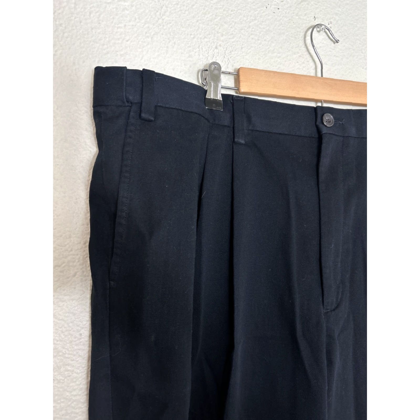 Eddie Bauer VINTAGE Eddie Bauer wrinkle free relaxed fit cotton pants Black Mens 42x30 42 Tall dress pants Size US 42 / EU 58 - 4 Thumbnail