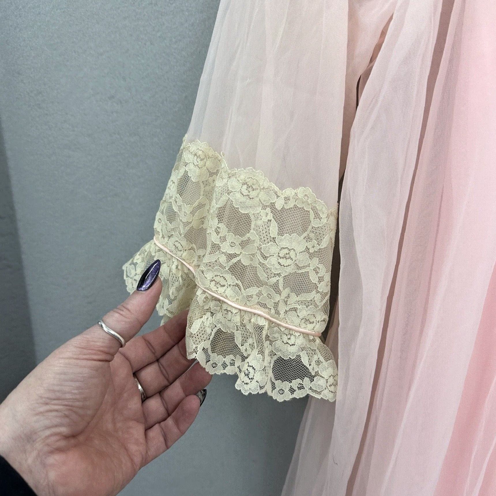 Vintage VINTAGE Intime Nightgown Robe Womens Small Pink Nylon Art Deco 1960s Sleepwear Size ONE SIZE - 6 Thumbnail