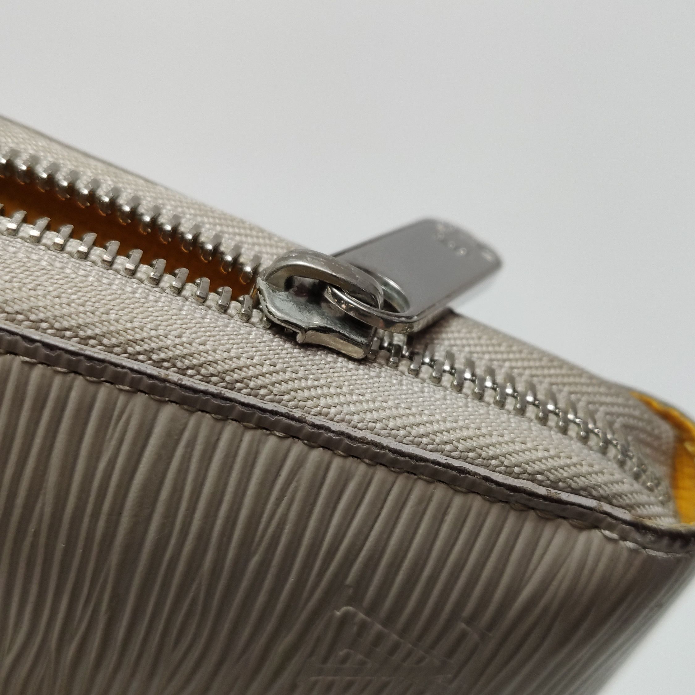 Louis Vuitton Louis Vuitton (LV) Zippy cowhide ripple zip around wallet - Size ONE SIZE - 1 Thumbnail