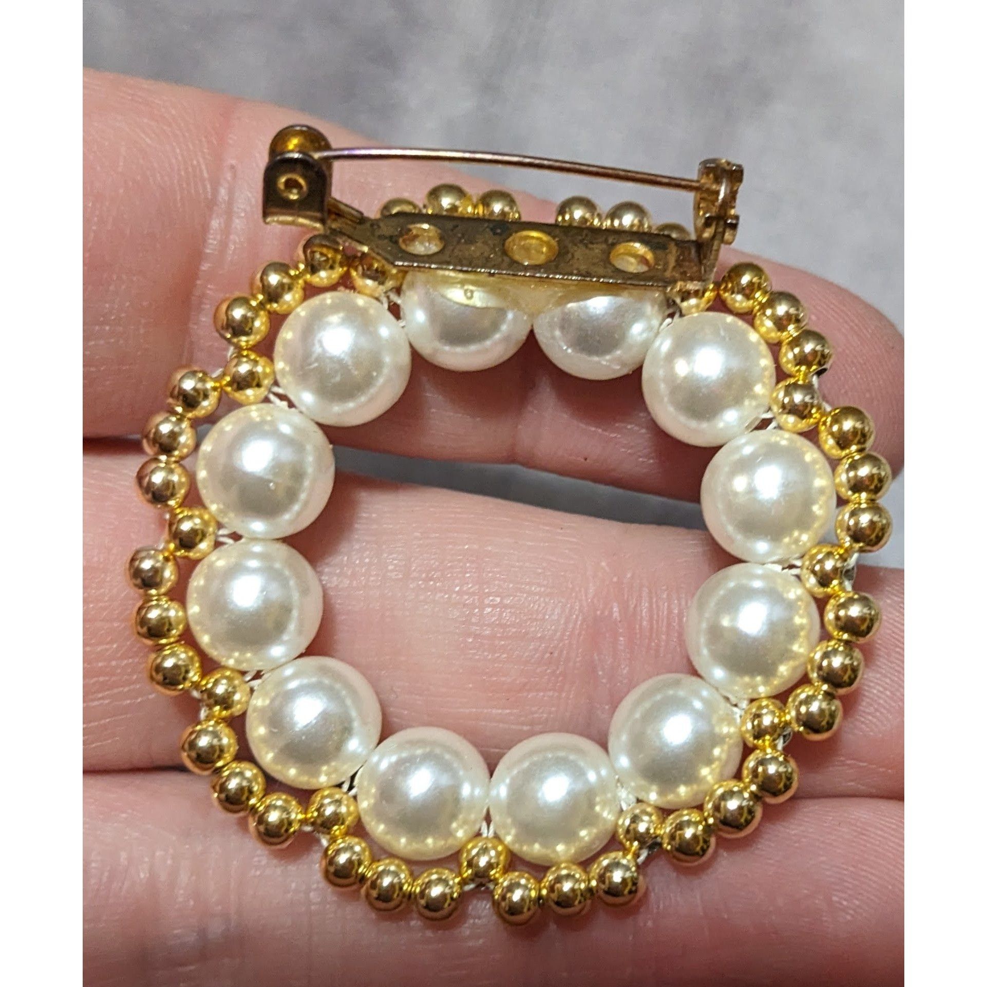 Other Handmade Beaded Gold Tone Faux Pearl Wreath Brooch Size ONE SIZE - 6 Thumbnail