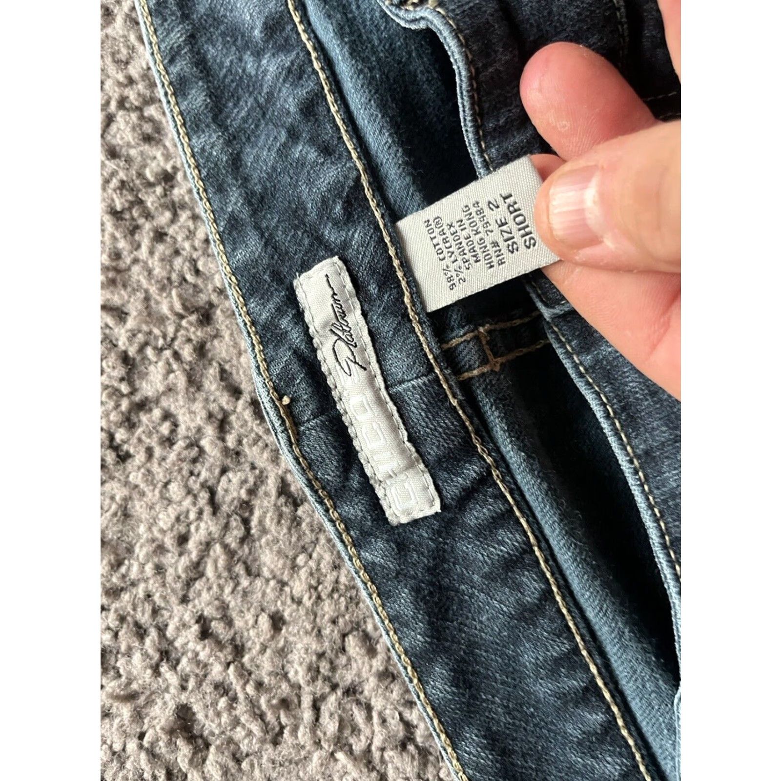 Vintage CHICO'S Jeans Slim Fit Mid Rise 2 Short Blue Denim Women’s Size 12 Skinny 29in Inseam Dark Wash Belt Loops 5-Pocket Modern American Style Size 34" / US 12 / IT 48 - 5 Thumbnail