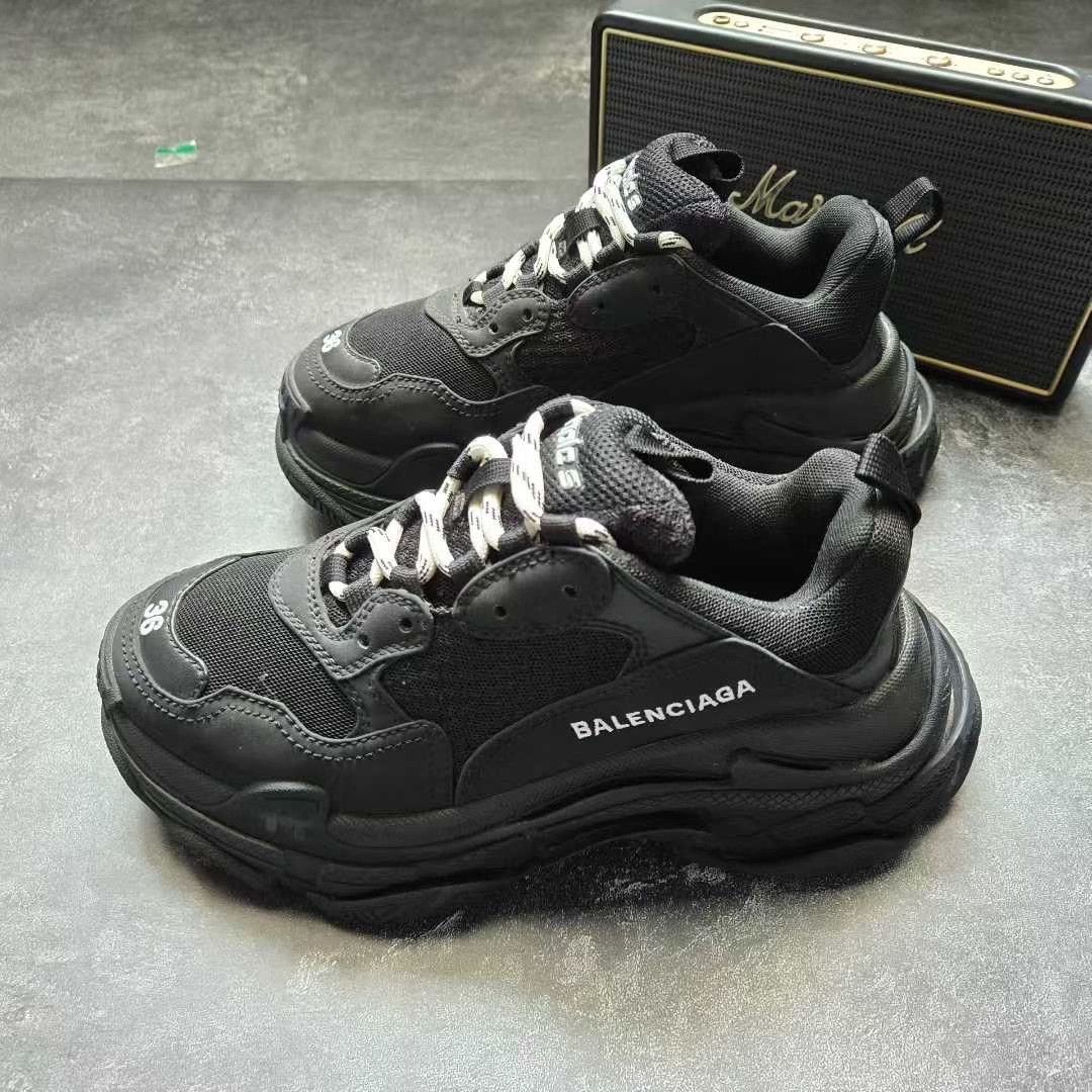 Balenciaga Balenciaga Gold Lowtop Sneakers S Women Size US 6 / IT 36 - 1 Thumbnail