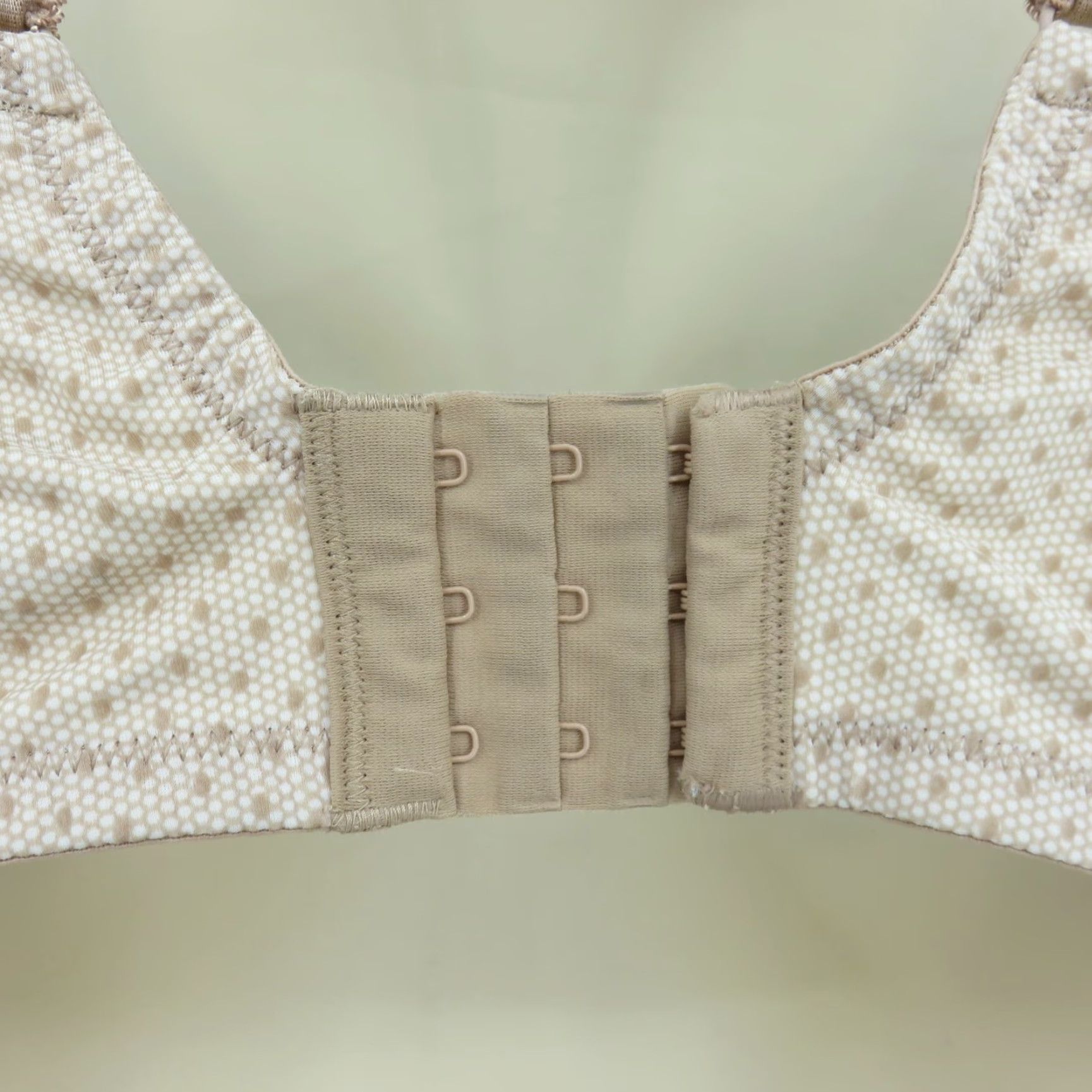 Vintage OLGA Bra 36D Luxury Lift Full Coverage Underwire Beige Polka Dot T-Shirt Bra Women Size ONE SIZE - 7 Thumbnail