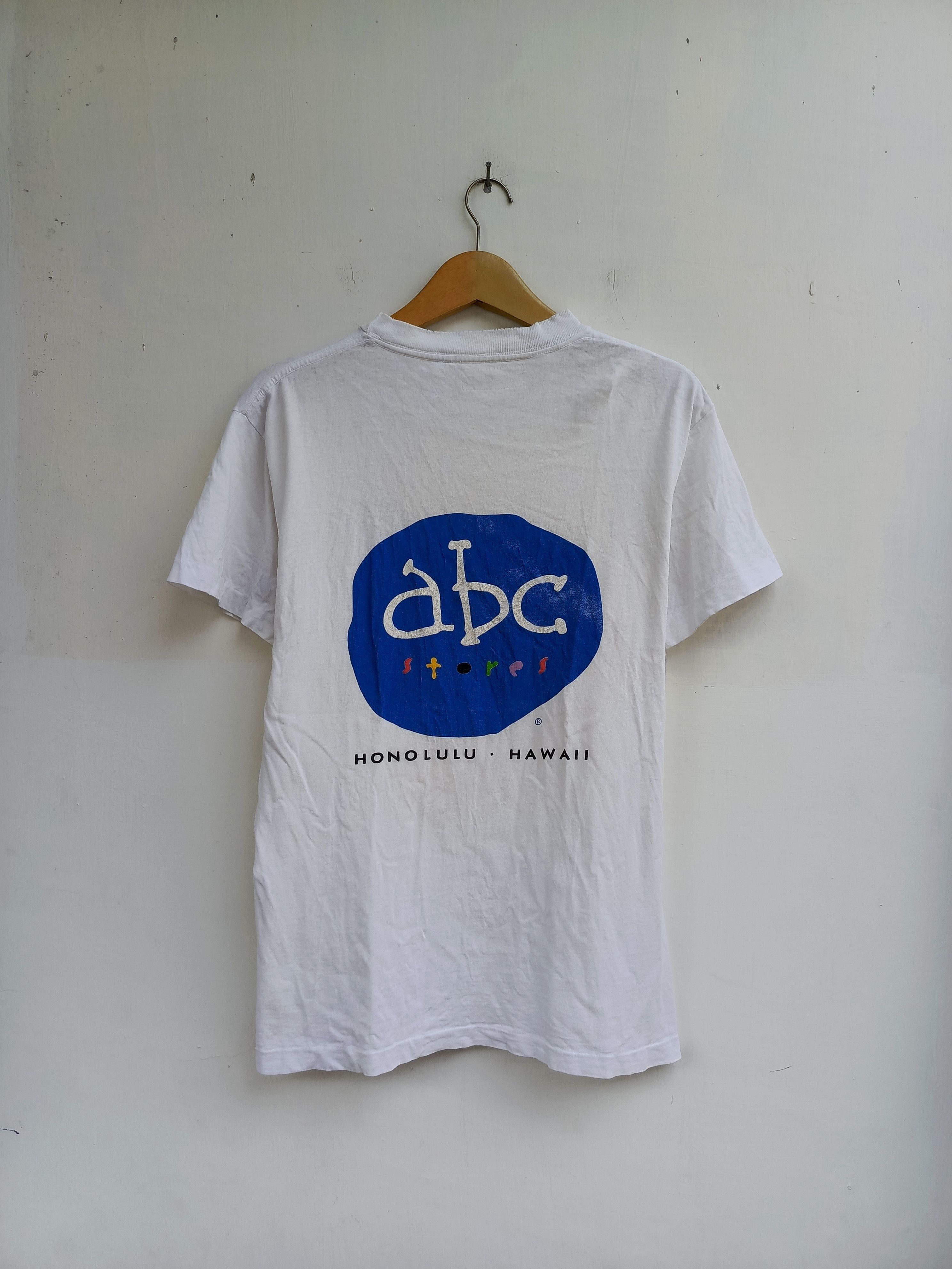Vintage Vintage ABC Stores Honolulu Hawaii Graphic T-Shirt White Size US L / EU 52-54 / 3 - 1 Thumbnail