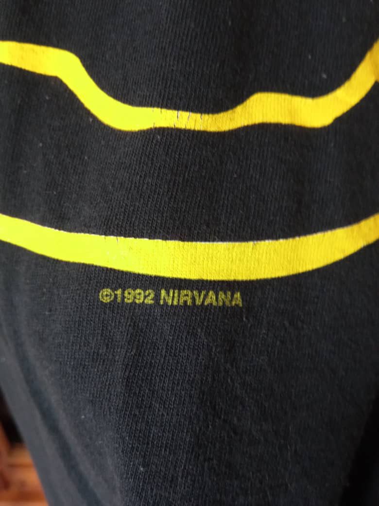 Band Tees × Nirvana × Vintage Nirvana "Flower Sniffin Kitty Pettin..." 1992 Smiley T-Shirt Size US M / EU 48-50 / 2 - 2 Thumbnail