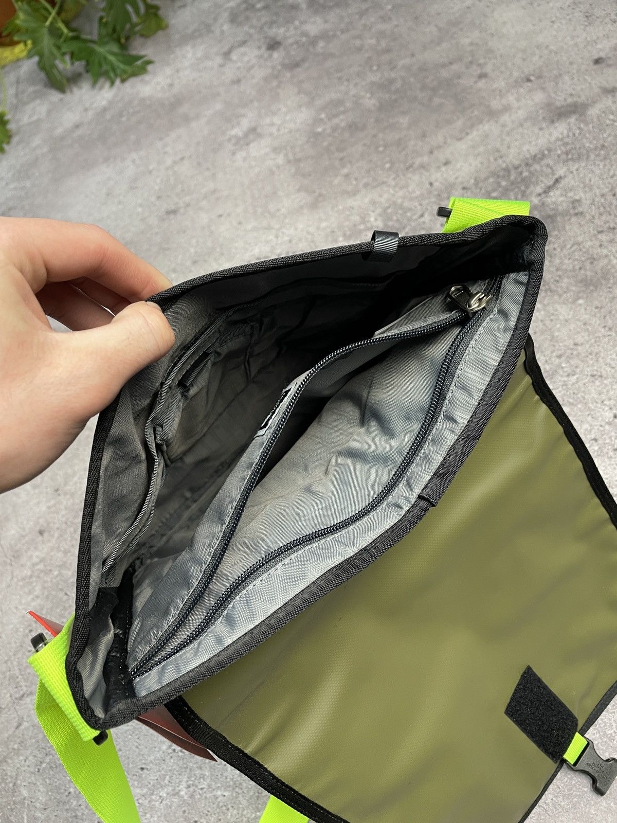 The North Face Vintage The North Face Messenger Bag 00s Sling Bag Drill Size ONE SIZE - 13 Thumbnail