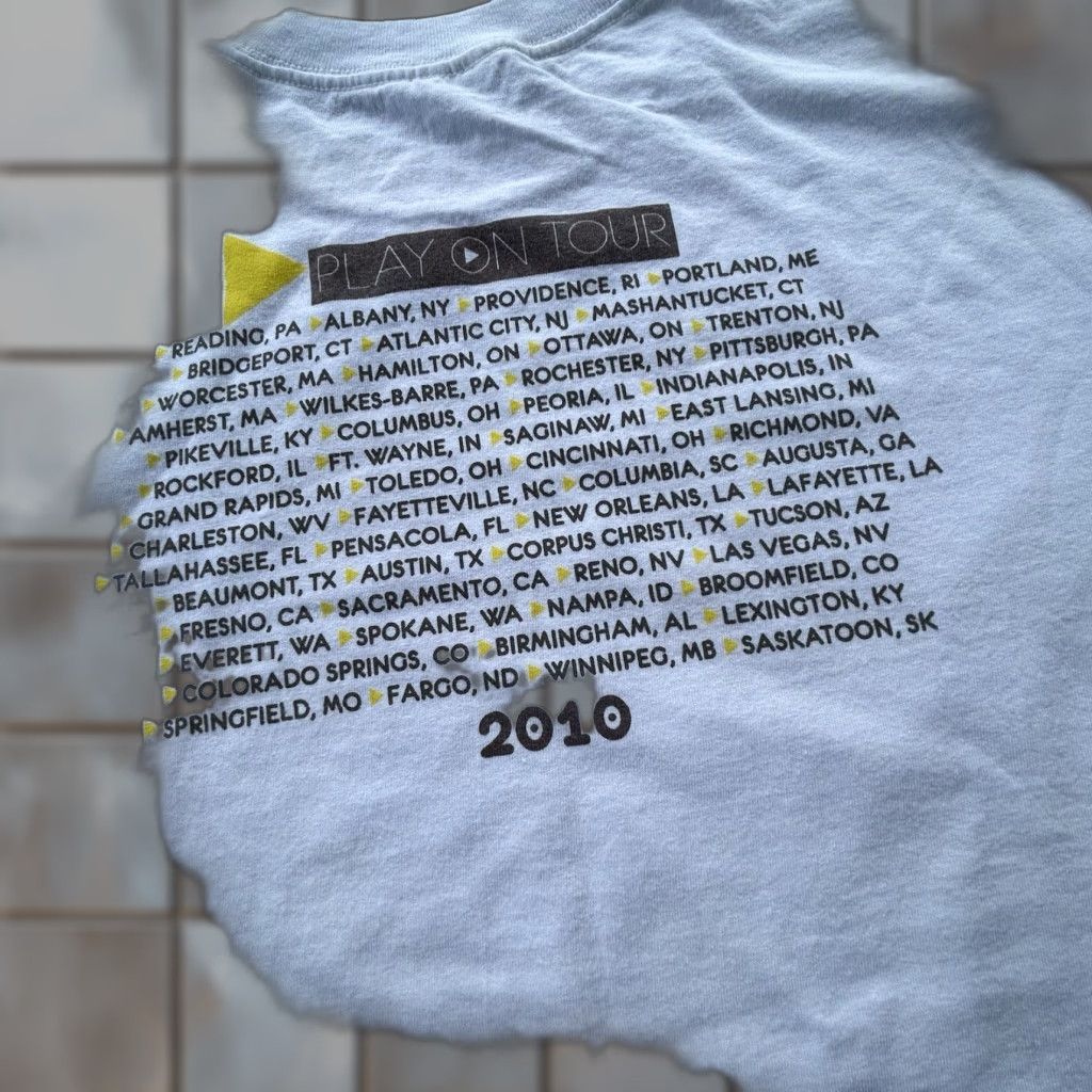 Doublet Carrie Underwood Shirt Unisex Adults Medium White 2010 Play On Tour Double Sided Concert Graphic Print T-Shirt Size US M / EU 48-50 / 2 - 1 Thumbnail
