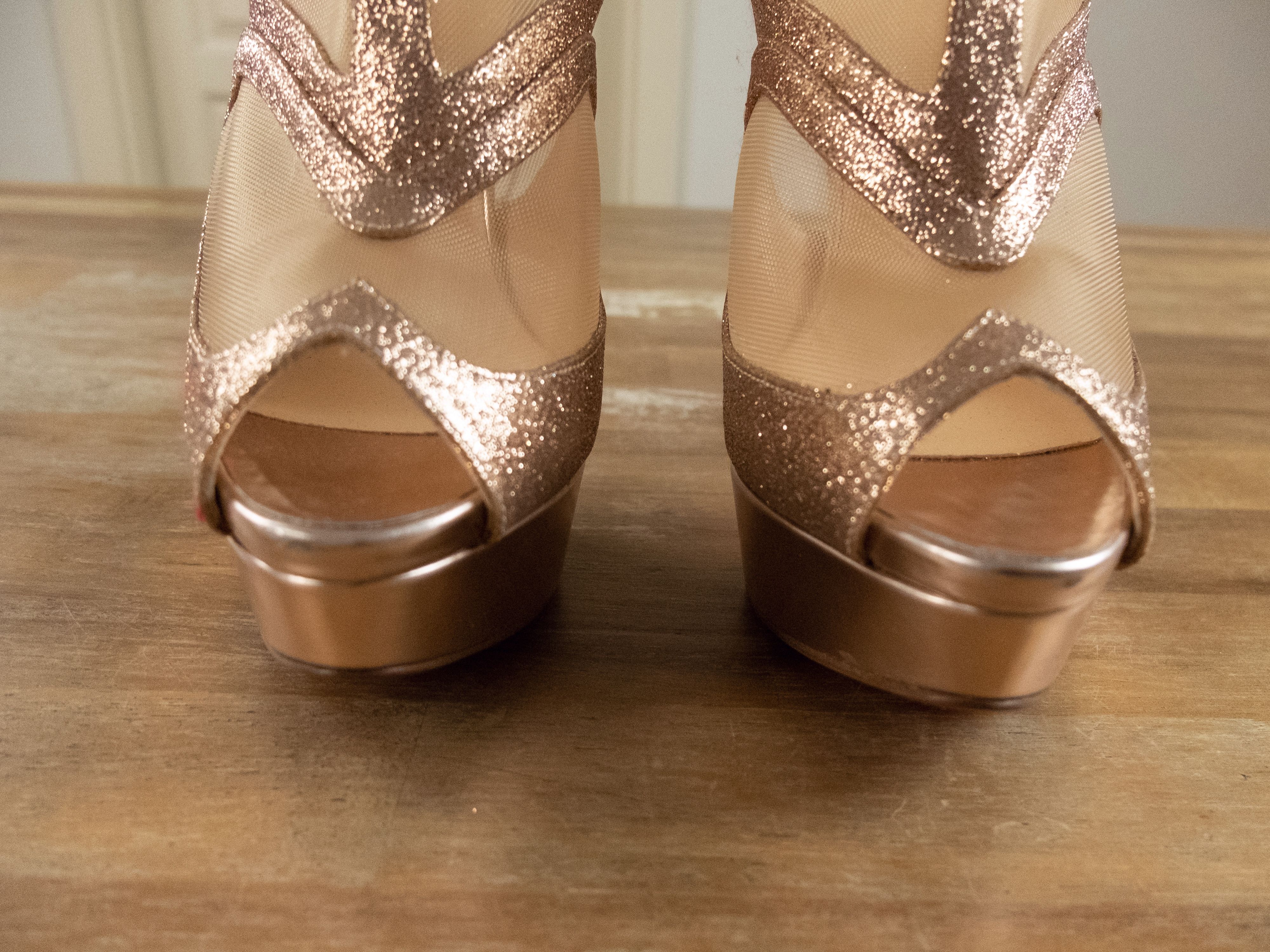 Christian Louboutin CHRISTIAN LOUBOUTIN Farfamesh gold poudre glitter sandals 10 Size US 10 / IT 40 - 3 Thumbnail