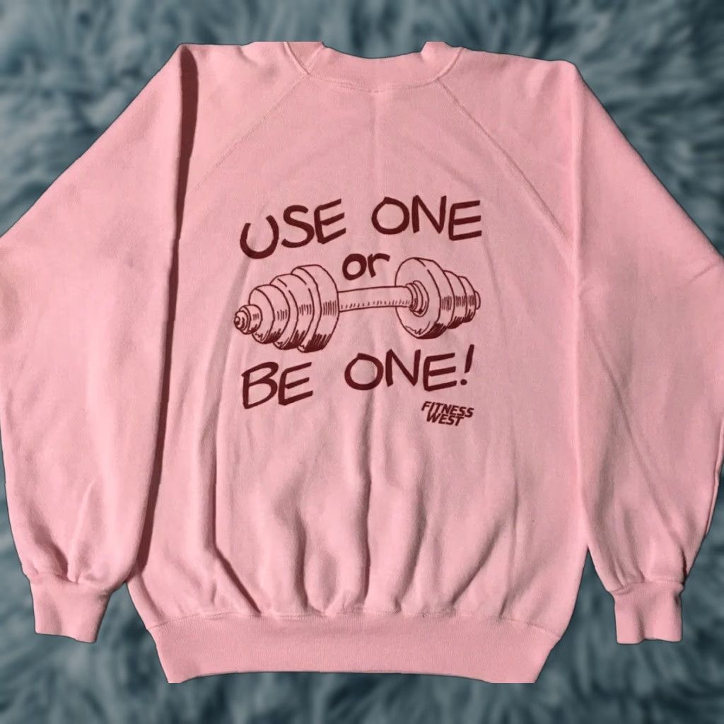 Vintage VINTAGE 80s Use A Weight Or Be One Faded Gym Sweatshirt Sweatshirt Pink Small Mens Weightlifting Humor 90s Size US S / EU 44-46 / 1 - 1 Thumbnail