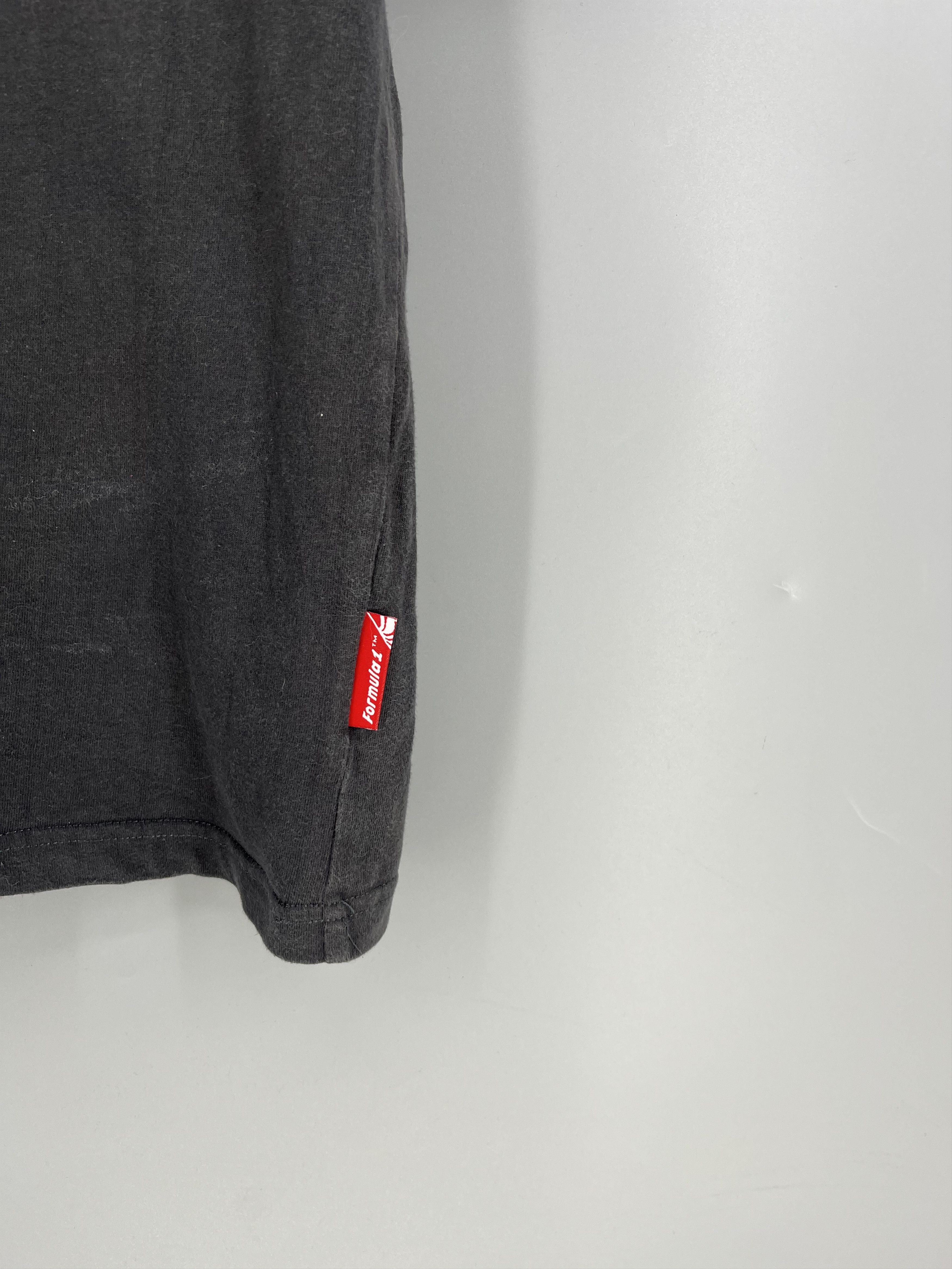 Vintage Formula 1 Mens T-Shirt 2009 Jenson Button Year XL Black BNWT Size US L / EU 52-54 / 3 - 7 Thumbnail