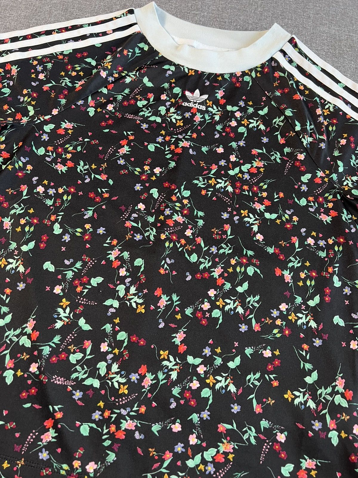 Adidas Adidas Originals Floral Print T-Shirt 🌸 Size XS — Like New Size XS / US 0-2 / IT 36-38 - 3 Thumbnail