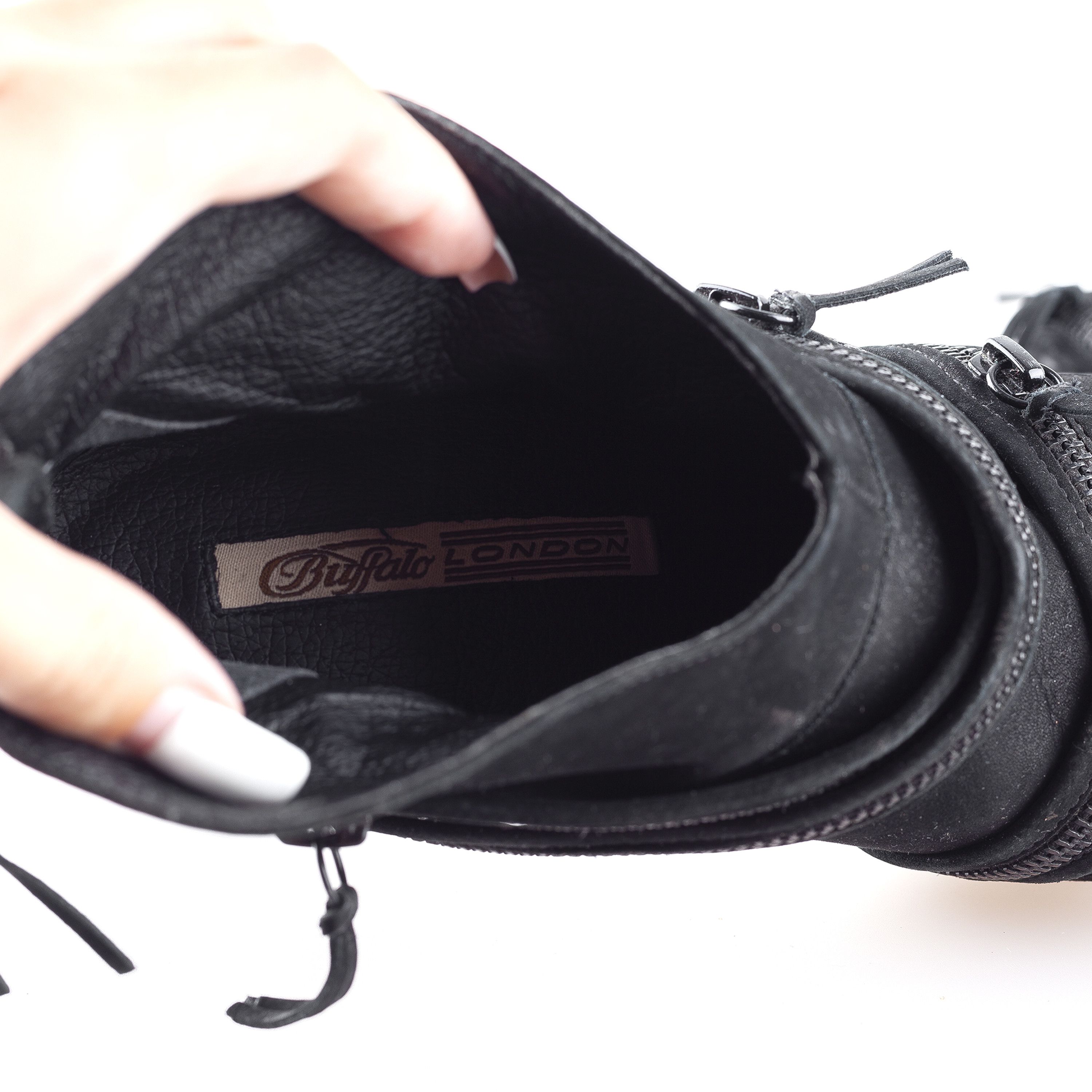 Buffalo London Buffalo Black Vintage Platform Boots (39 EU) Size US 8 / IT 38 - 10 Thumbnail