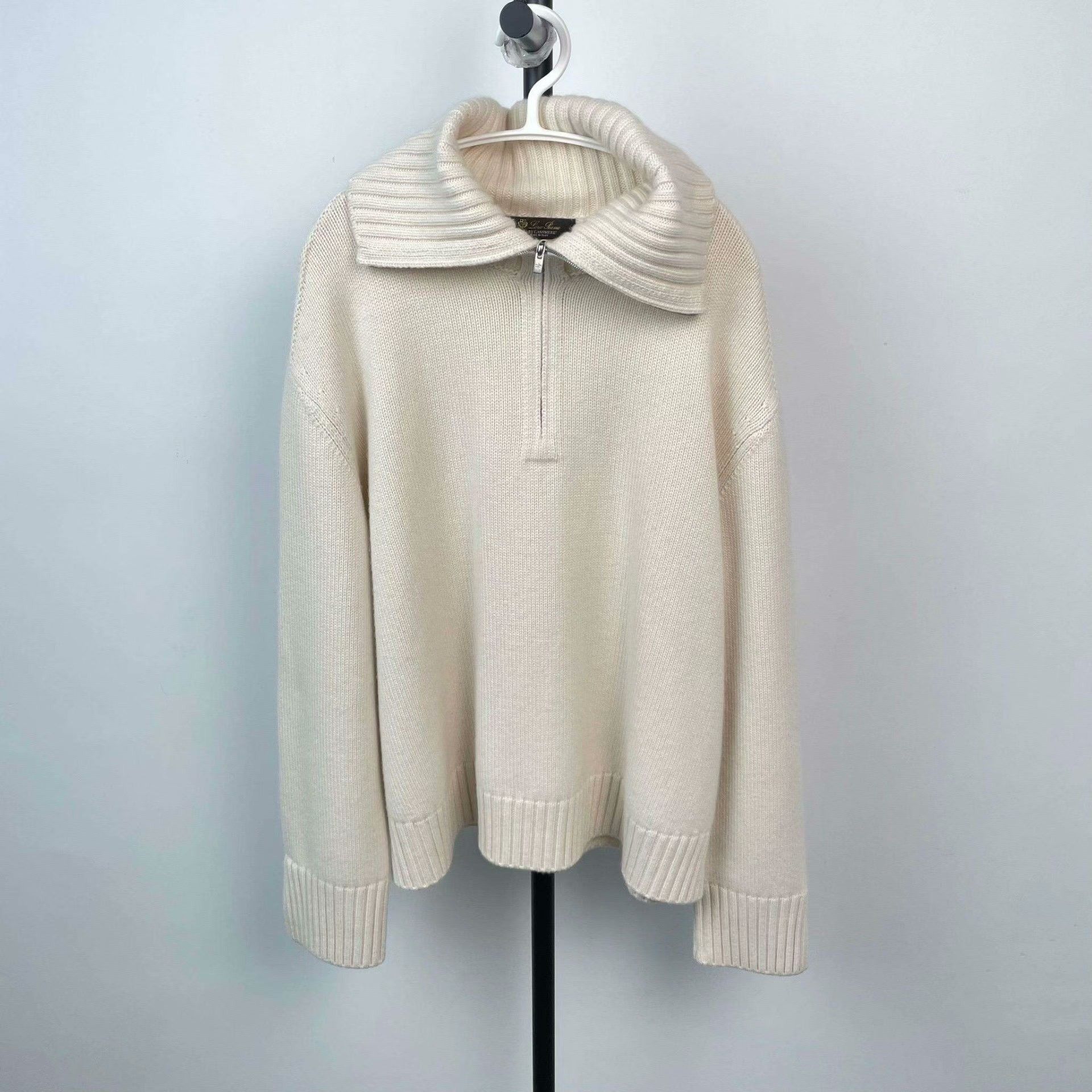 Loro Piana Loro Piana White Item L Women Size M / US 6-8 / IT 42-44 - 1 Thumbnail