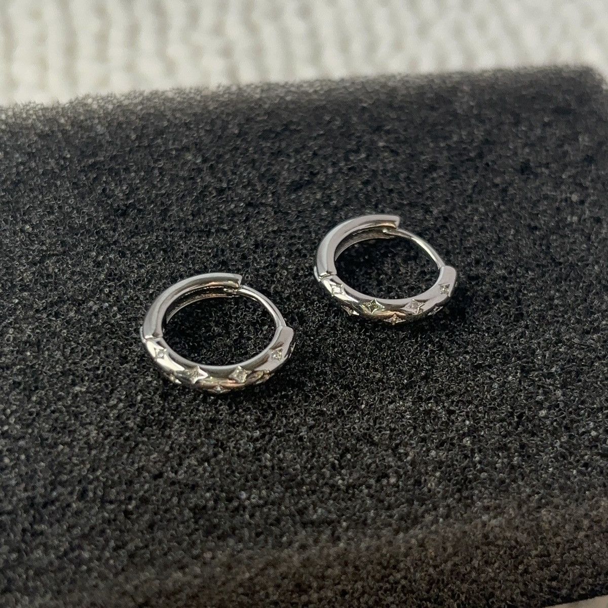 Other Star Small Hoop Earrings for Women Men Unisex Earrings Size ONE SIZE - 2 Thumbnail