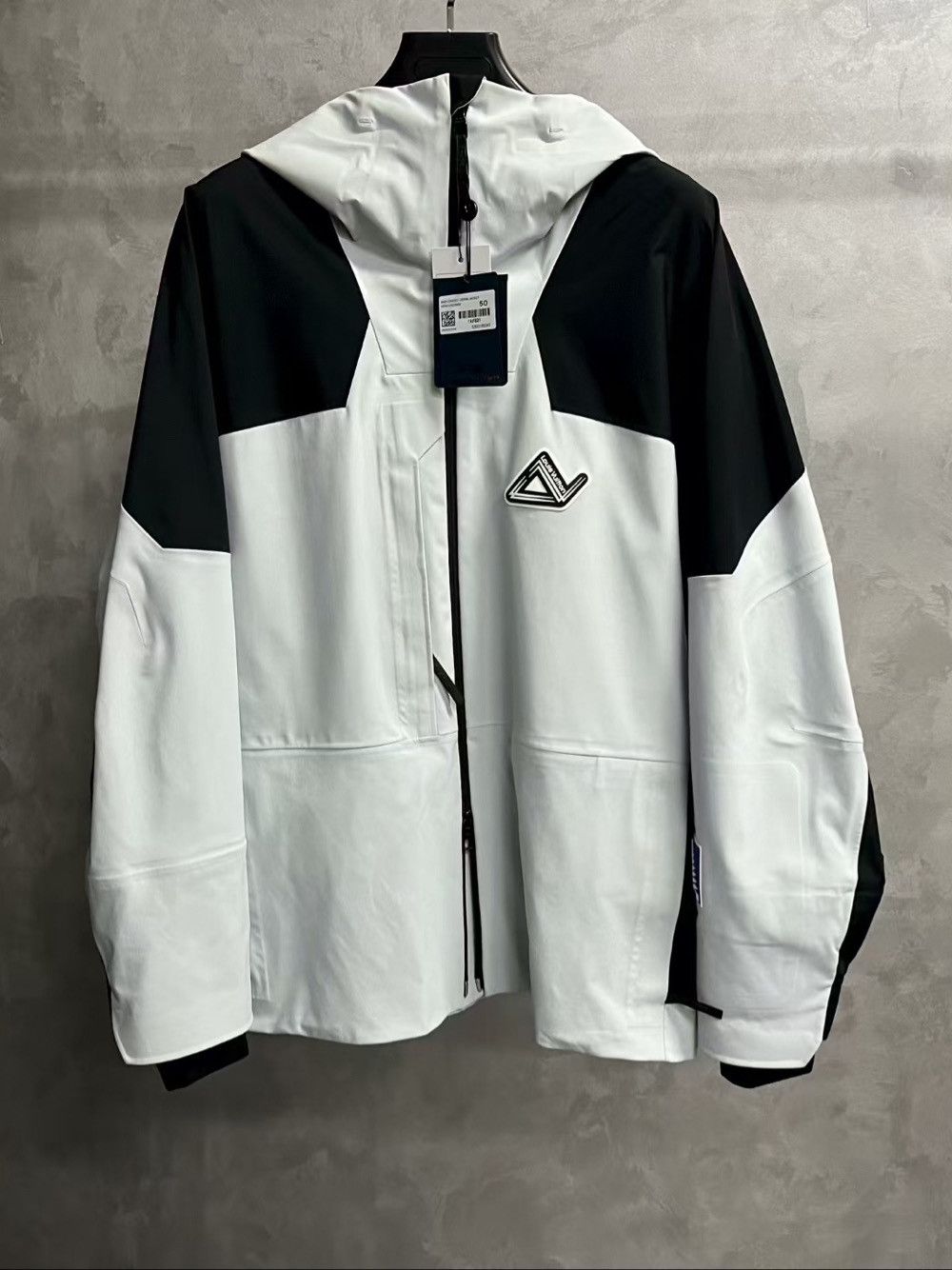 Louis Vuitton Louis Vuitton Logo Hooded Jacket Size M Size US M / EU 48-50 / 2 - 1 Thumbnail