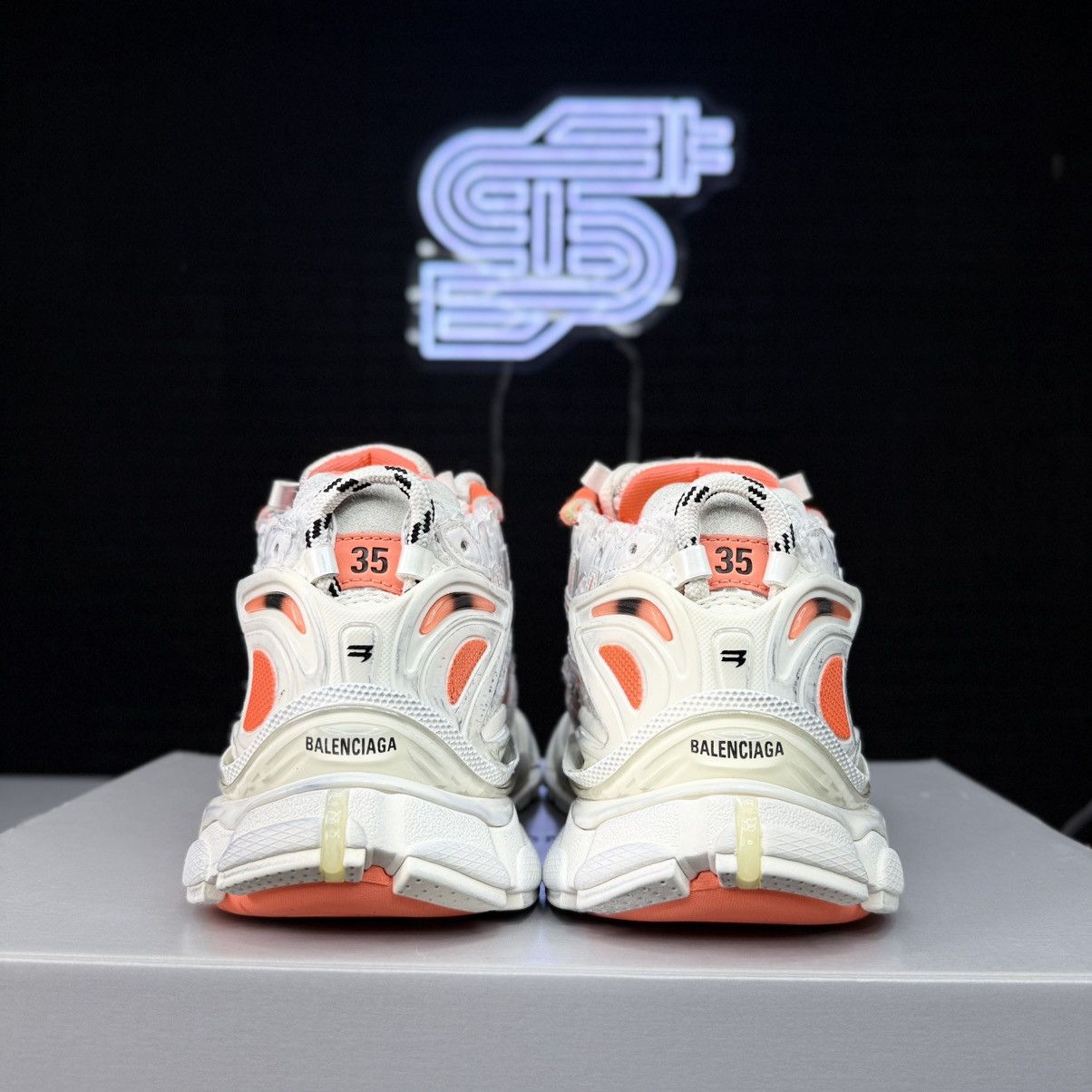 Balenciaga Balenciaga Runner White / Tangerine Size US 5 / IT 35 - 5 Thumbnail