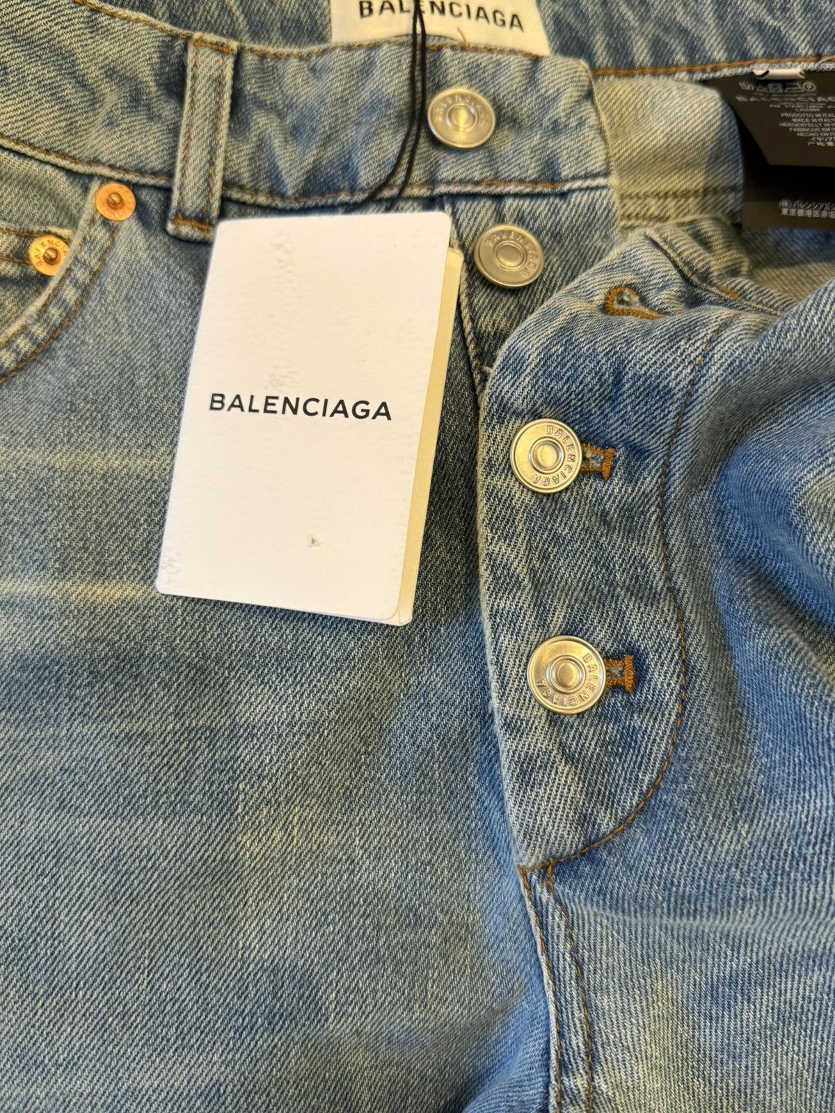 Balenciaga Balenciaga light wash denim jeans with distressed knee Size 24" / US 00 / IT 34 - 8 Thumbnail