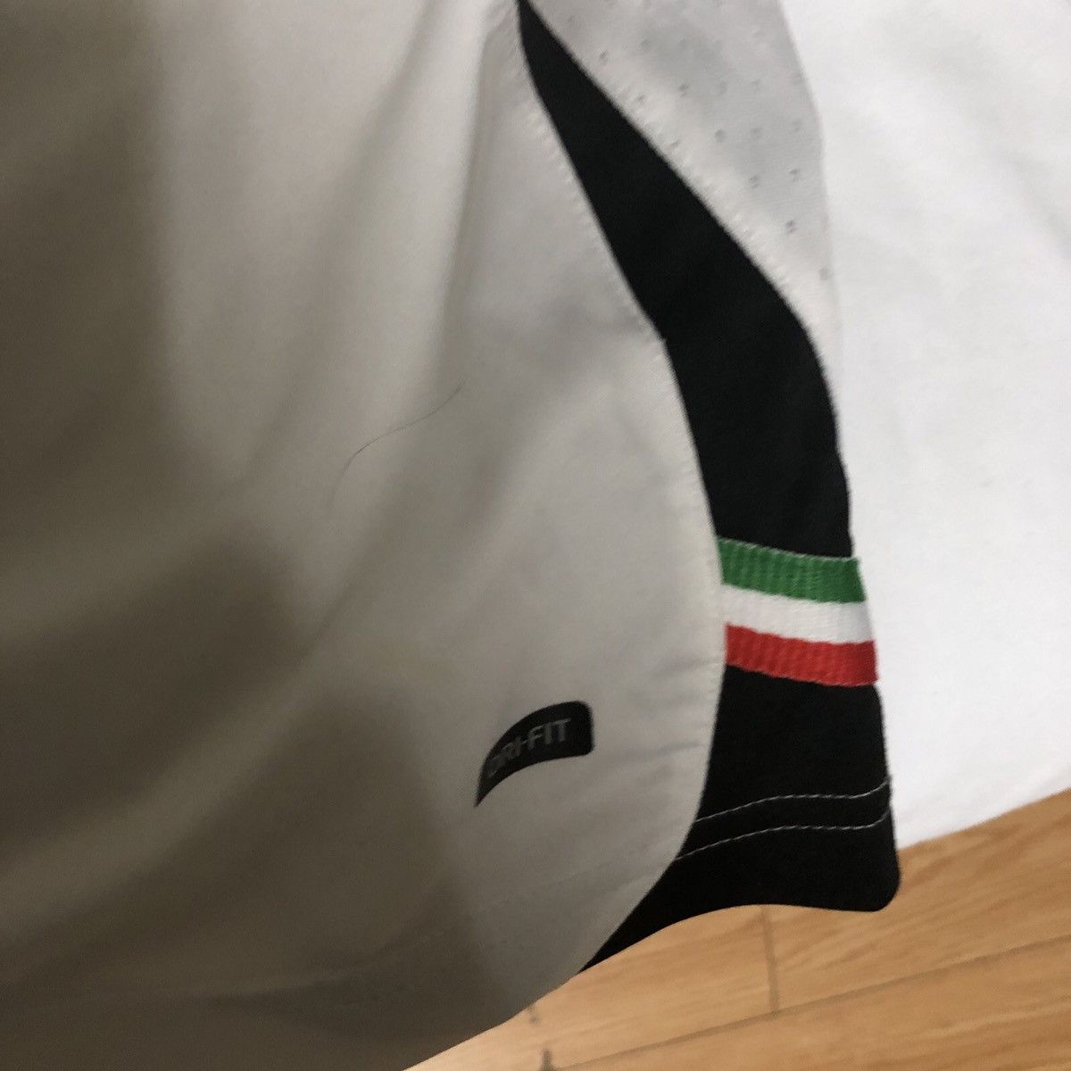 Nike Vintage Nike Juventus Training Soccer Jersey Total 90s 2005 Size US XL / EU 56 / 4 - 4 Thumbnail