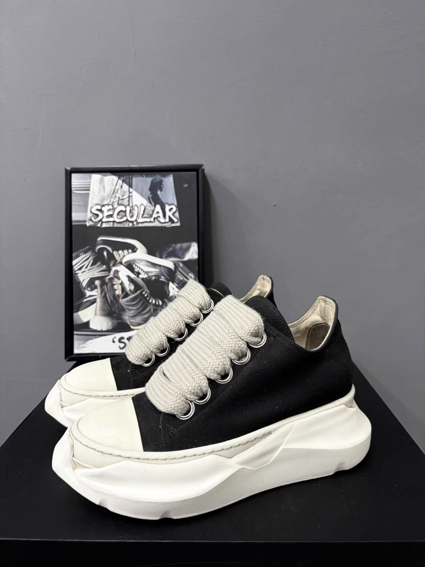 Rick Owens Rick Owens 22SS Thick Lace Black White Ramones K34 Size US 7 / IT 37 - 2 Thumbnail