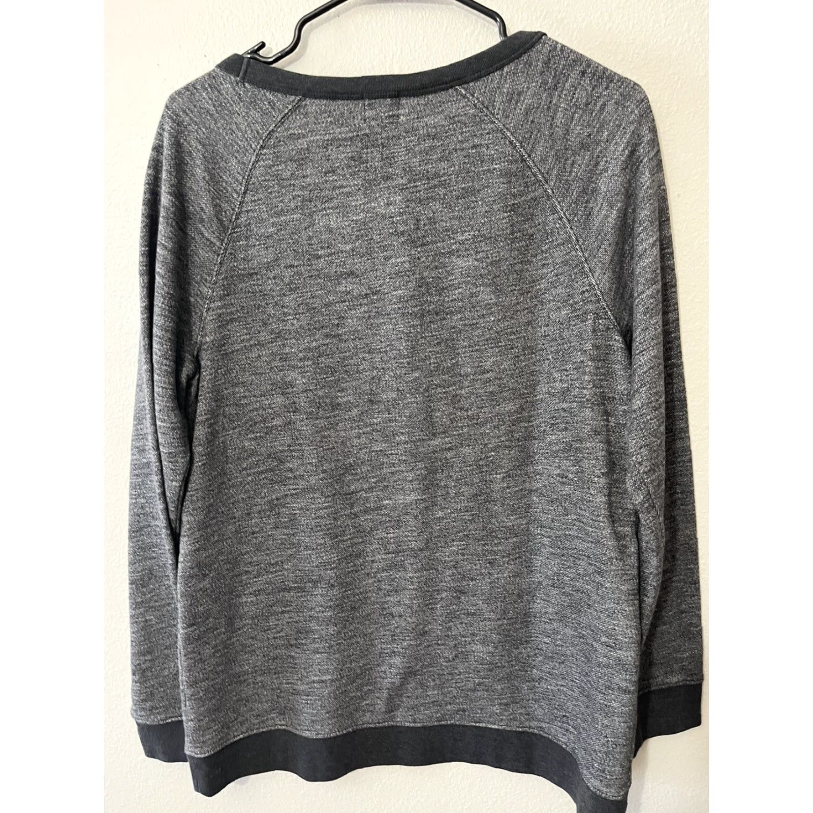 Vintage VINTAGE GapFit Womens Top Long Sleeve Crew Neck Pullover Size Medium Gray Activewear / Casual Size M / US 6-8 / IT 42-44 - 2 Thumbnail