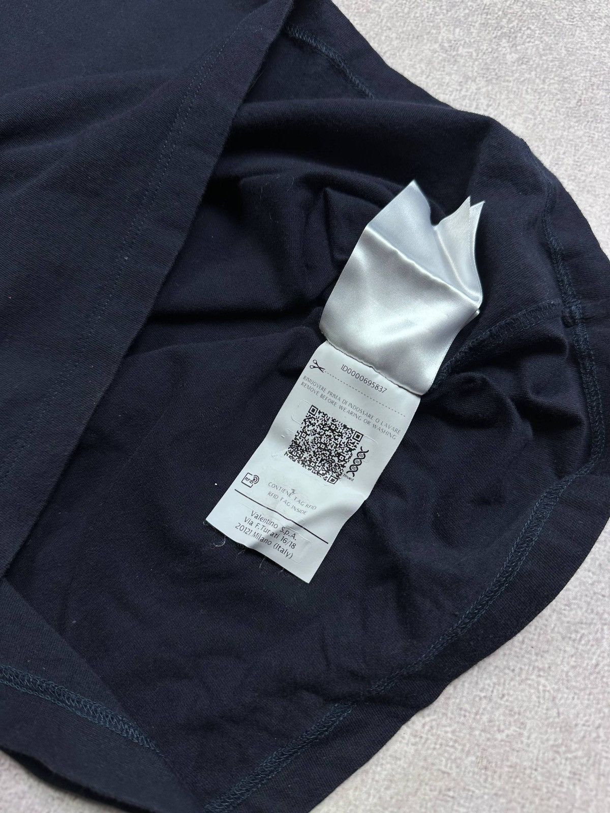 Valentino Vintage Valentino Big Logo T-shirt L Luxury Rare Size US L / EU 52-54 / 3 - 5 Thumbnail