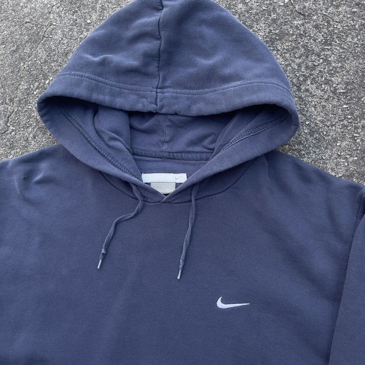 Nike × Vintage Vintage Thrashed Navy Y2K NIKE Mini Swoosh Hoodie Size US M / EU 48-50 / 2 - 2 Thumbnail