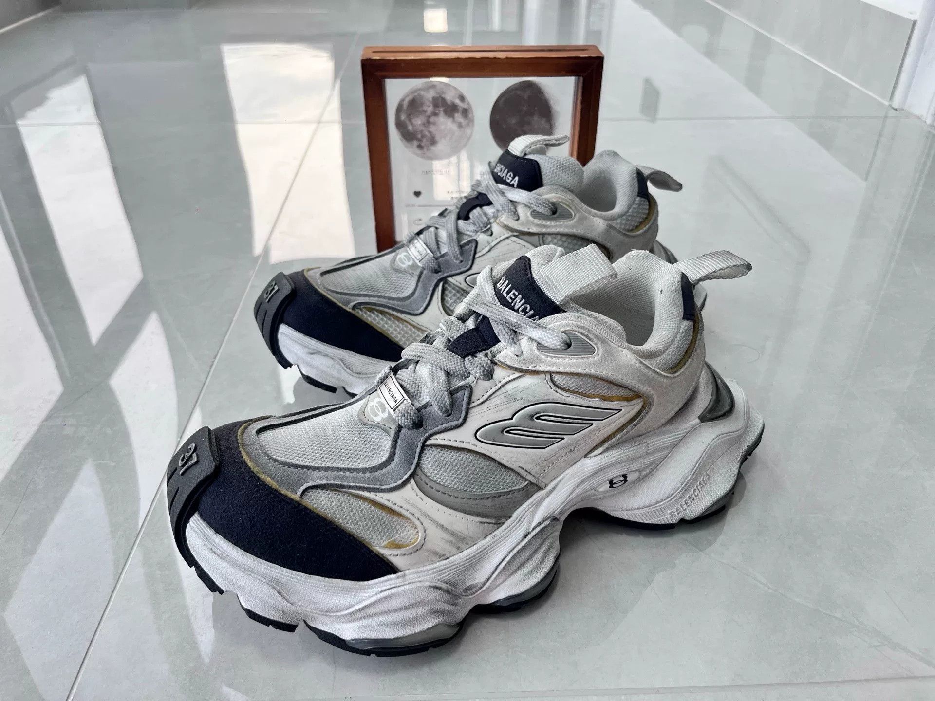 Balenciaga Balenciaga Distressed Black Lowtop Sneakers it_40 Women Size US 10 / IT 40 - 1 Thumbnail