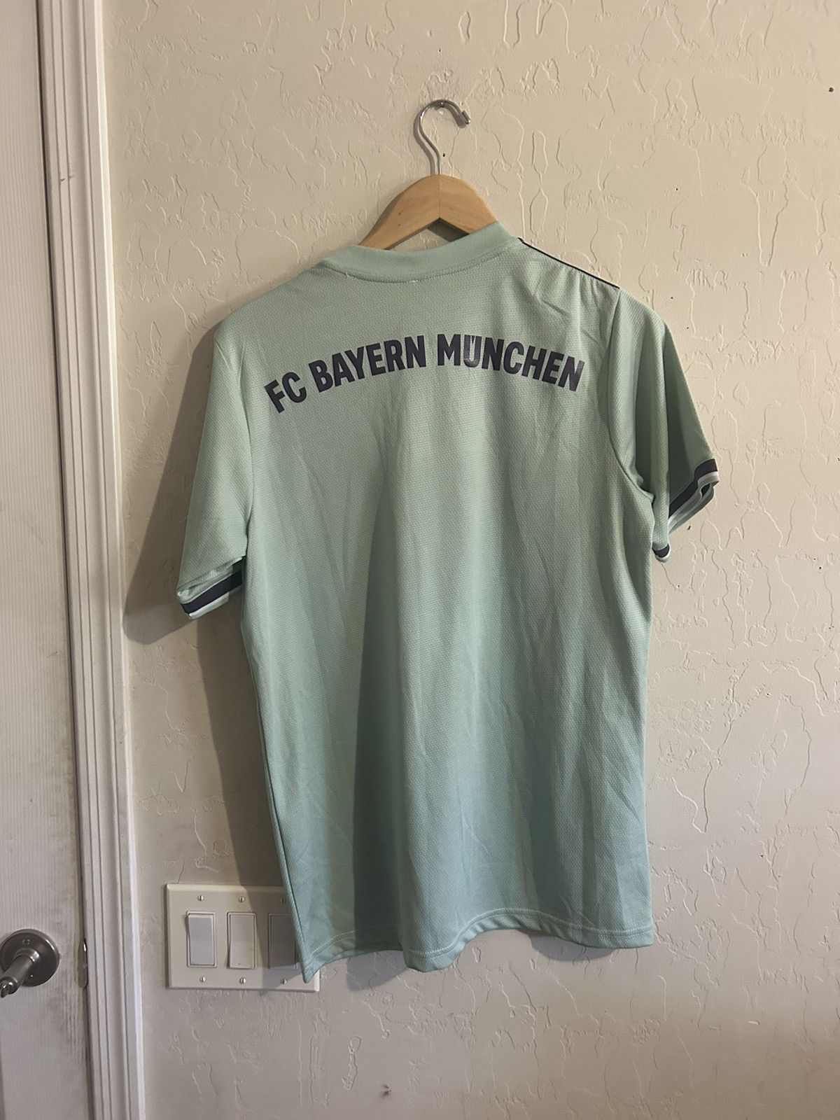 Adidas Bayern Munich Away Jersey 2018 2019 NWT Size US S / EU 44-46 / 1 - 4 Thumbnail