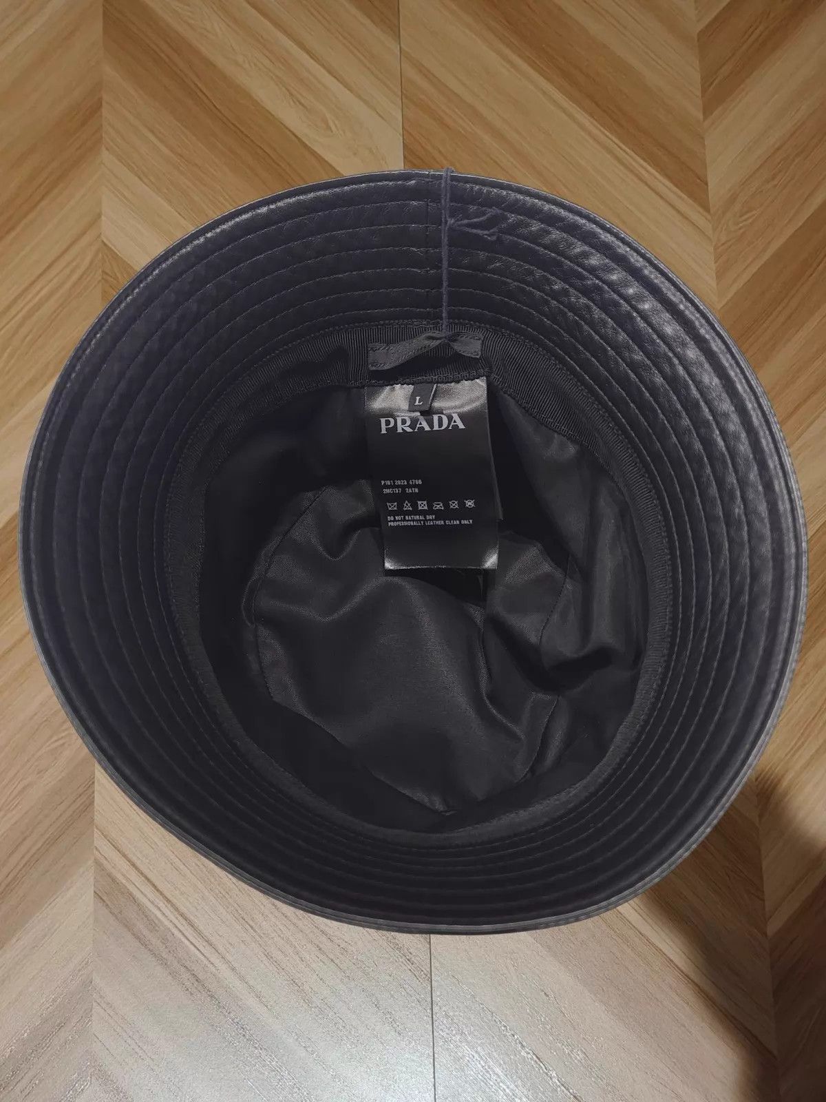 Prada Prada sheepskin steel tag bucket hat new Size ONE SIZE - 2 Thumbnail