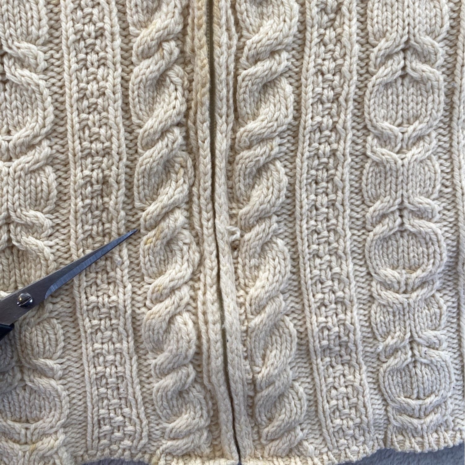 Aran Crafts Aran Crafts Women's Cardigan Sweater Medium Cream Cable Knit Size M / US 6-8 / IT 42-44 - 7 Thumbnail