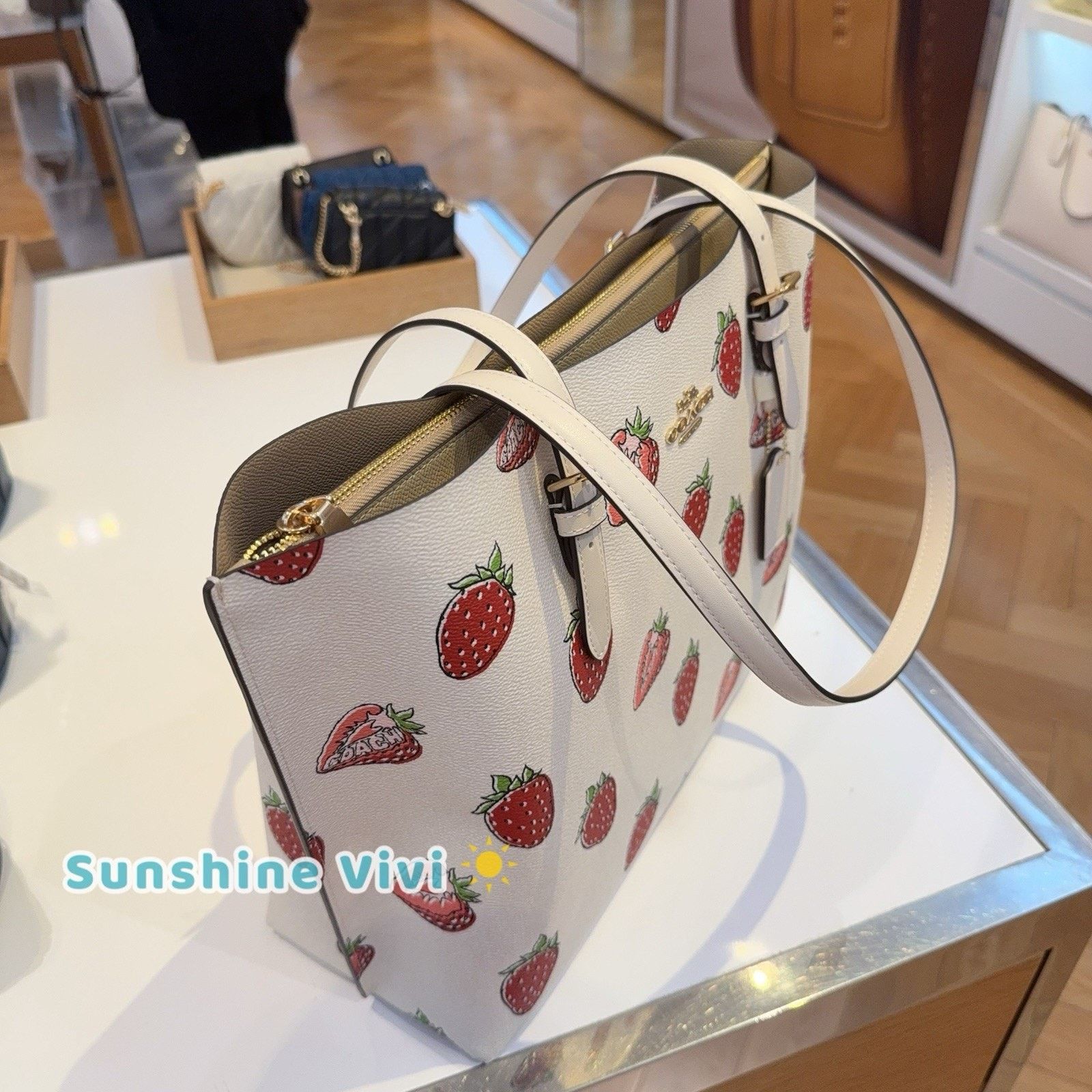Coach NWT Coach Mollie Tote Bag With Strawberry CAQ65 Gold/Chalk Size ONE SIZE - 2 Thumbnail
