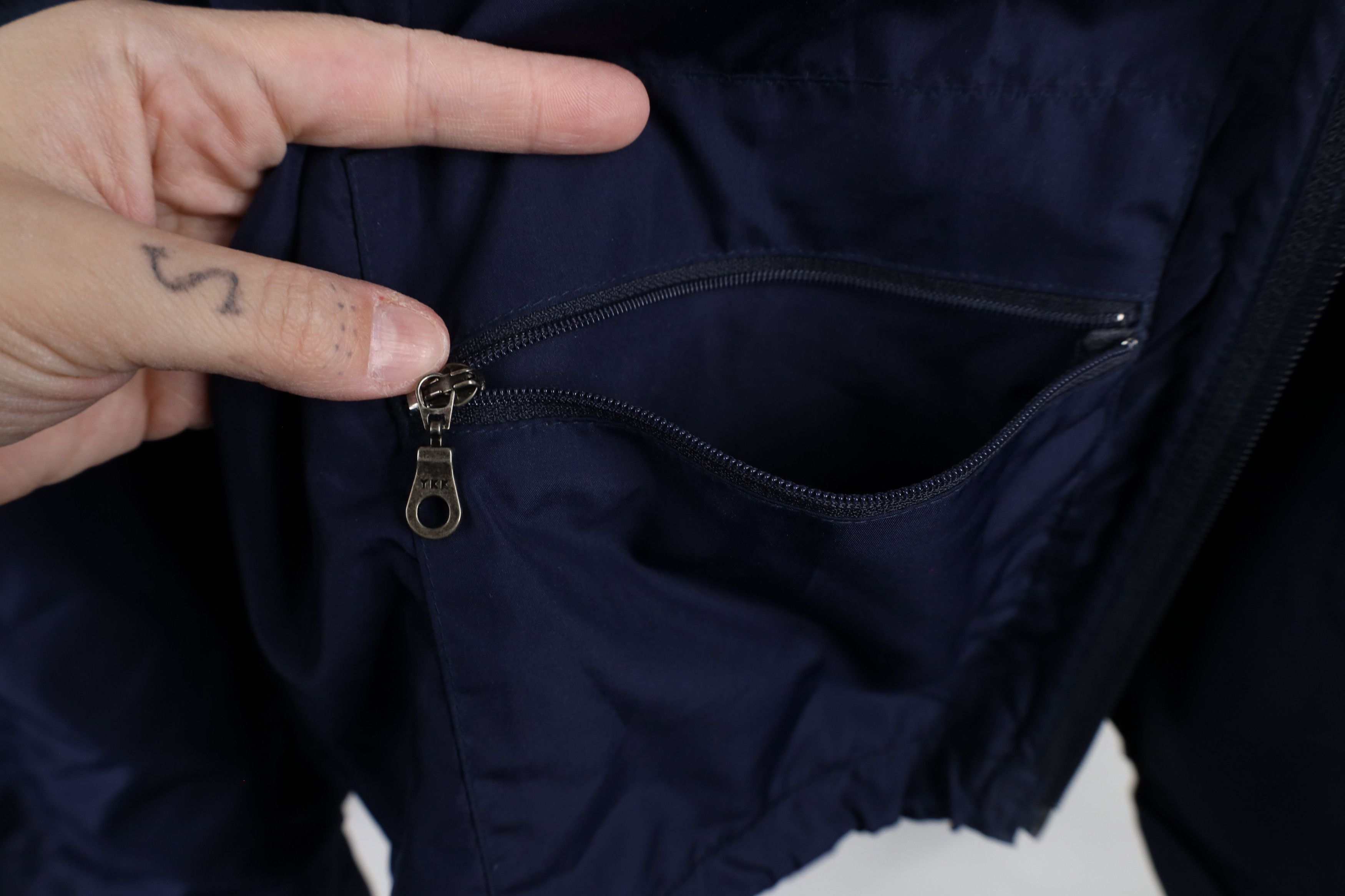 Eddie Bauer × Vintage Vintage 90s Eddie Bauer Out Hooded Rain Windbreaker Jacket Size US M / EU 48-50 / 2 - 12 Thumbnail