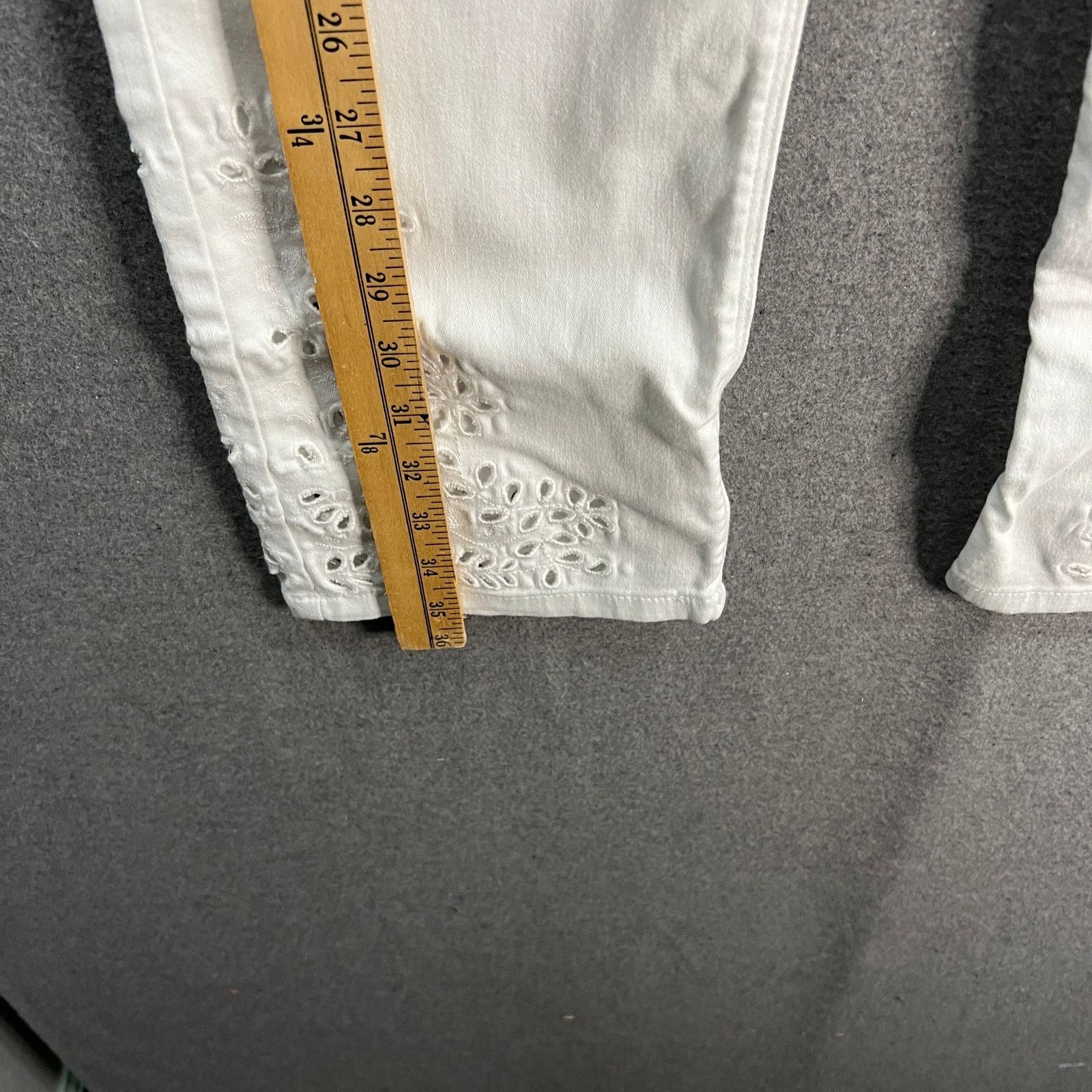 Other Laurie Felt Regular Daisy Floral Embroidered Ankle Jeans Size 32" / US 10 / IT 46 - 7 Thumbnail