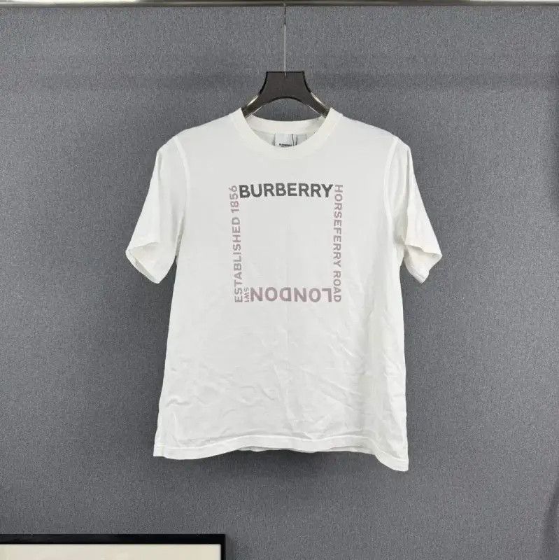 Burberry Burberry White T-Shirt with Logo Design Size M / US 6-8 / IT 42-44 - 1 Thumbnail
