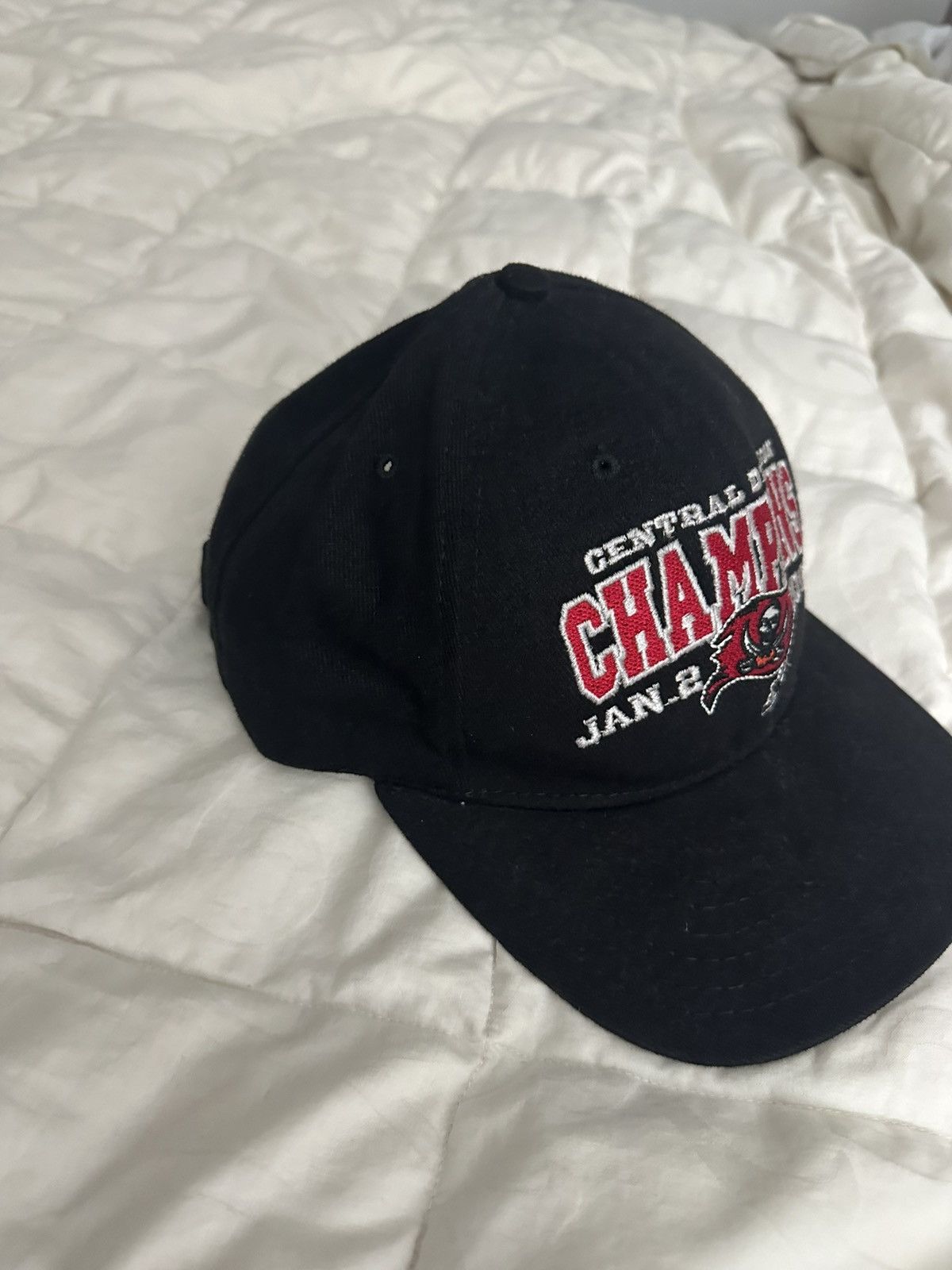 Vintage Vintage Tampa Bay Bucs hat Size ONE SIZE - 2 Thumbnail