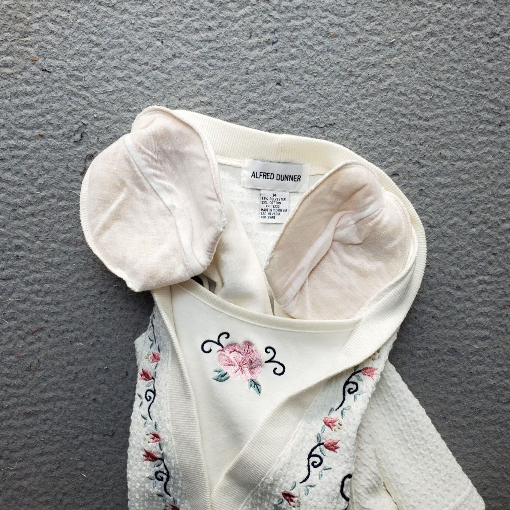 Vintage Alfred Dunner Sweater Womens M Tan Embroidered Floral Shoulder Pads Button Front Cardigan Knit Size M / US 6-8 / IT 42-44 - 6 Thumbnail