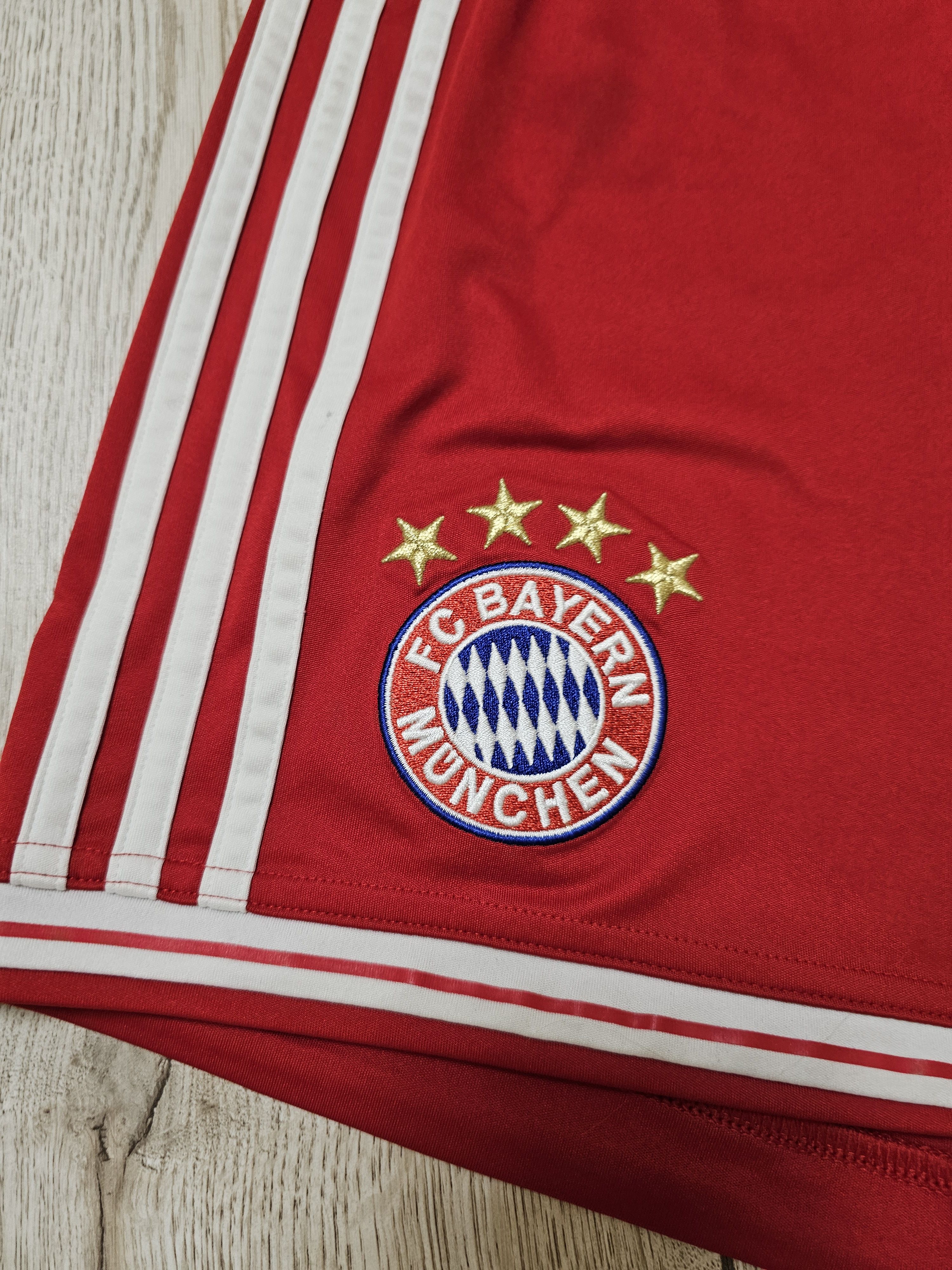 Adidas BAYERN MUNICH 2013 2014 HOME FOOTBALL SHORTS SOCCER SHORTS Size US 42 / EU 58 - 3 Thumbnail