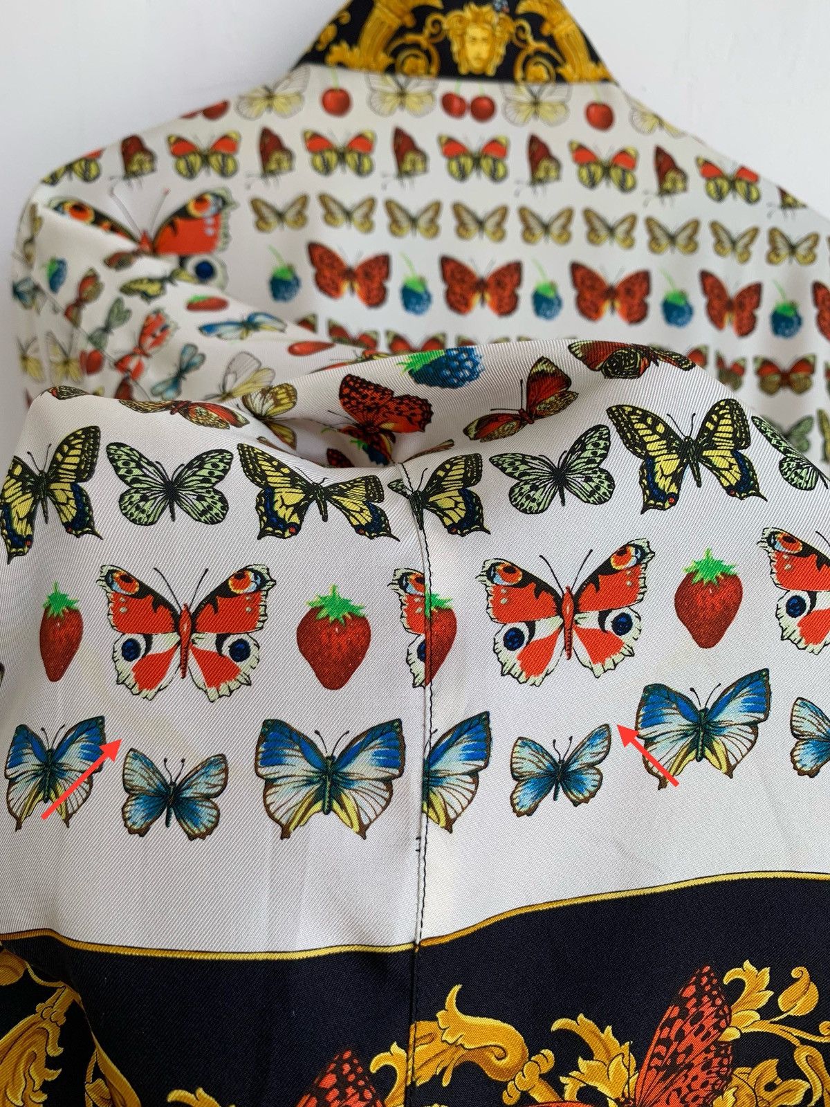 Versace Vintage 90s Gianni Versace Gold Butterflies Silk Shirt Size M / US 6-8 / IT 42-44 - 19 Thumbnail