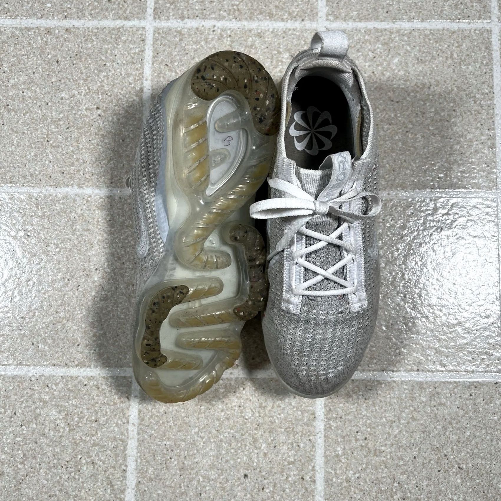 Nike Nike Air VaporMax Flyknit 2021 Sneakers Men 6 Silver Womens 7.5 Athletic-Vintage? Size US 6 / EU 39 - 5 Thumbnail