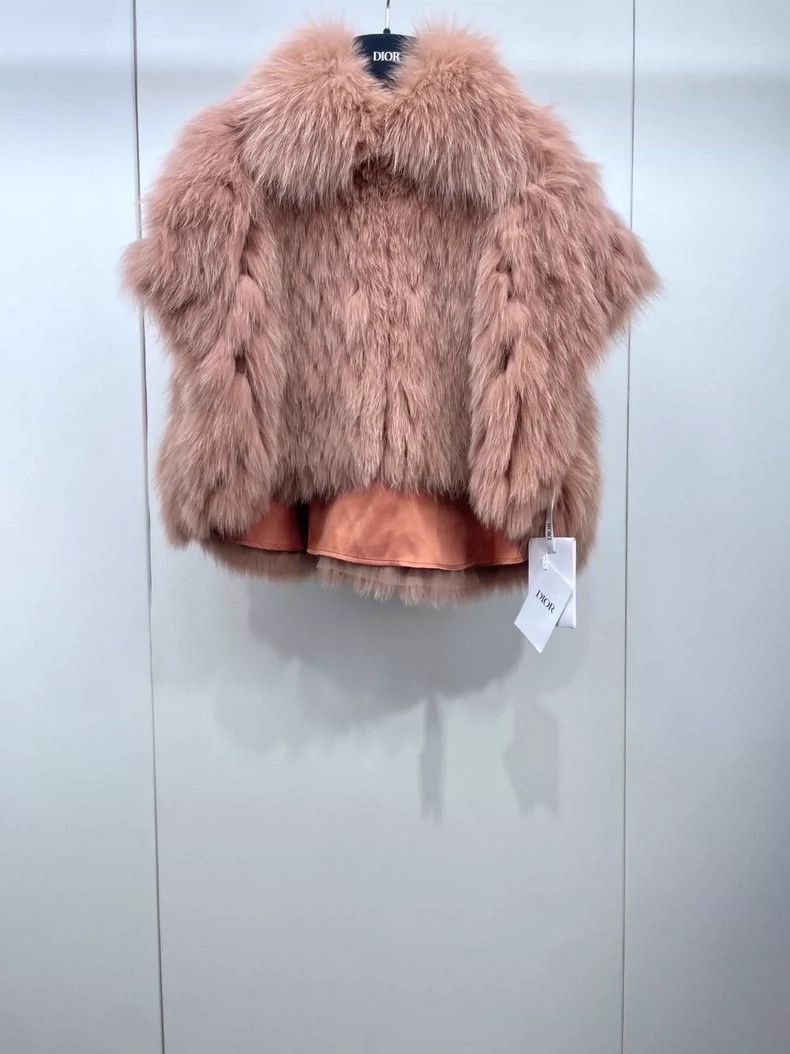 Dior Dior Fox fur grass cloak vest 2504-Nextarrow Size XS / US 0-2 / IT 36-38 - 1 Thumbnail