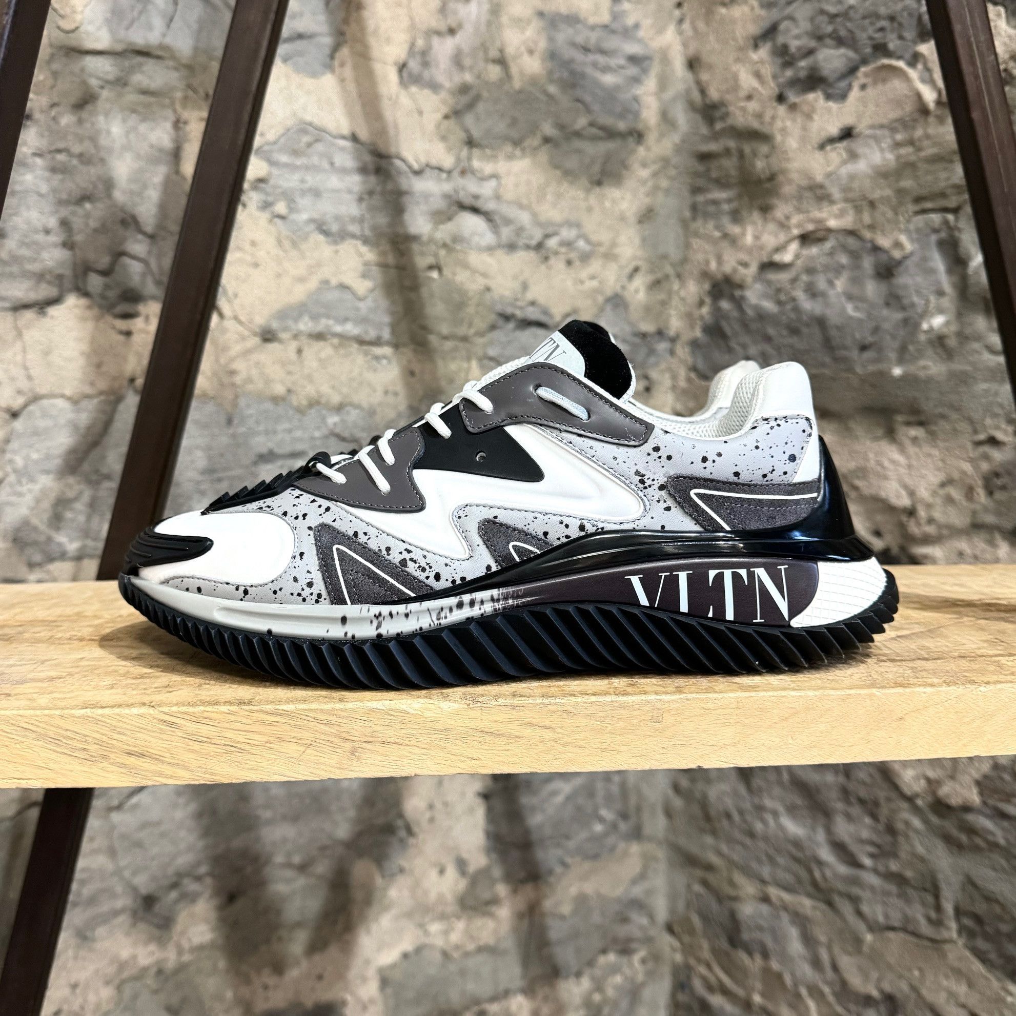 Valentino Valentino VLTN Wade Runner Black White Grey Sneakers Size US 7 / EU 40 - 7 Thumbnail