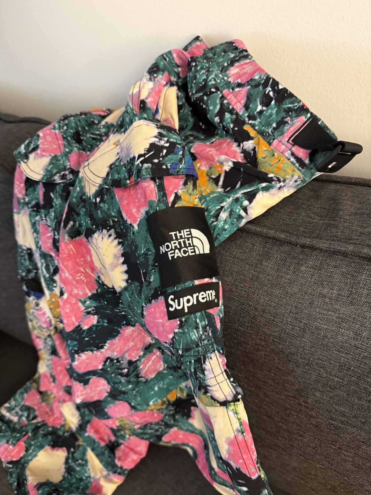 Supreme Supreme North Face Trekking Zip-Off Belted Pants Flowers Size US 32 / EU 48 - 2 Thumbnail