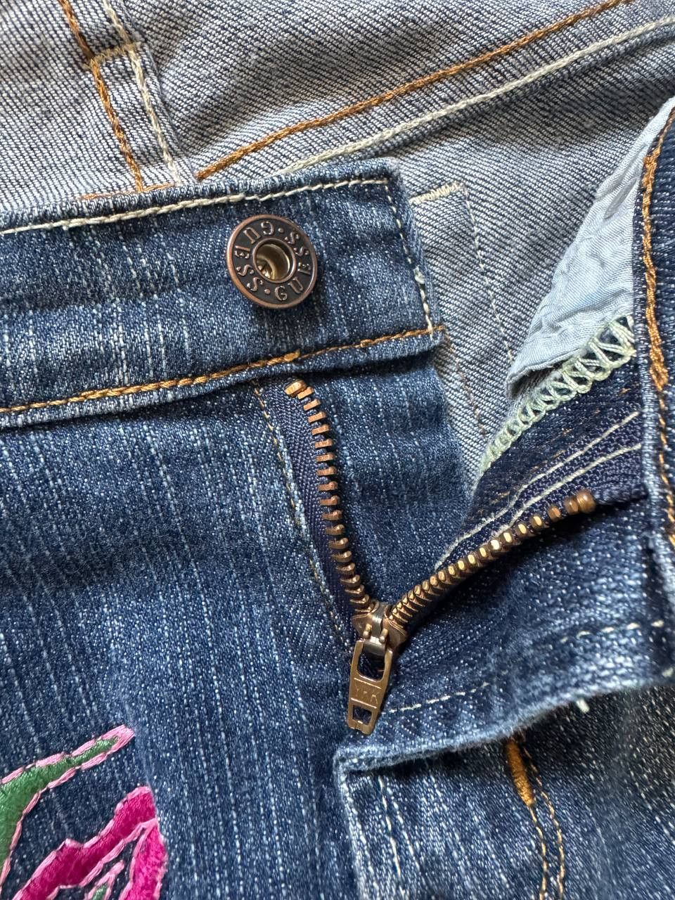 Guess Vintage Y2K Guess Bootcut Flared Jeans Floral Embroidered Size 27" / US 4 / IT 40 - 6 Thumbnail