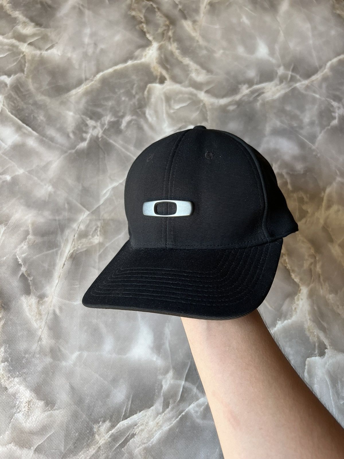 Vintage Vintage Oakley Y2k Black Cap Size 36 - 1 Thumbnail