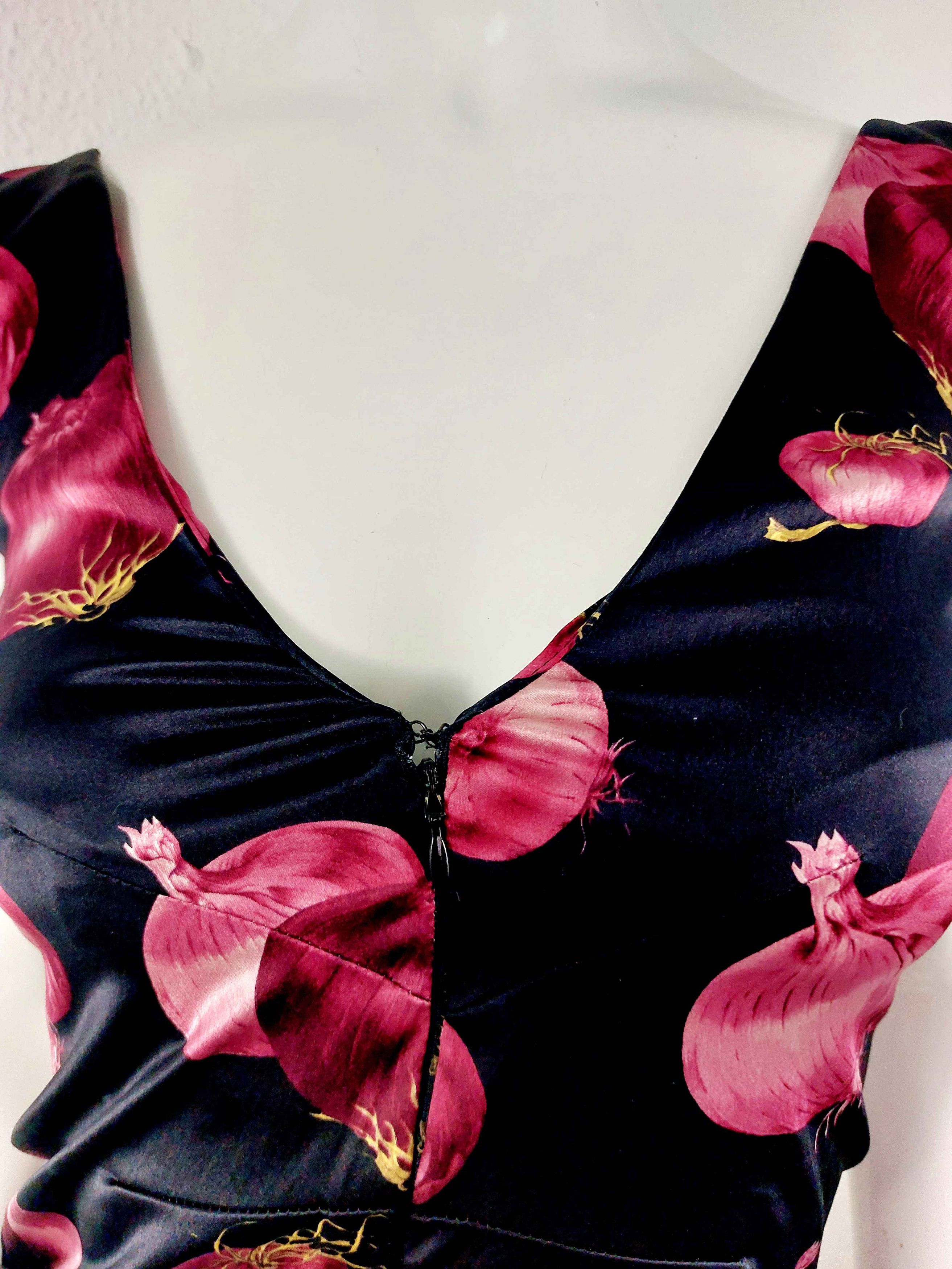 Dolce & Gabbana Runway Dolce & Gabbana Red Onions 1999 Kendall Jenner Dress Size XS / US 0-2 / IT 36-38 - 7 Thumbnail