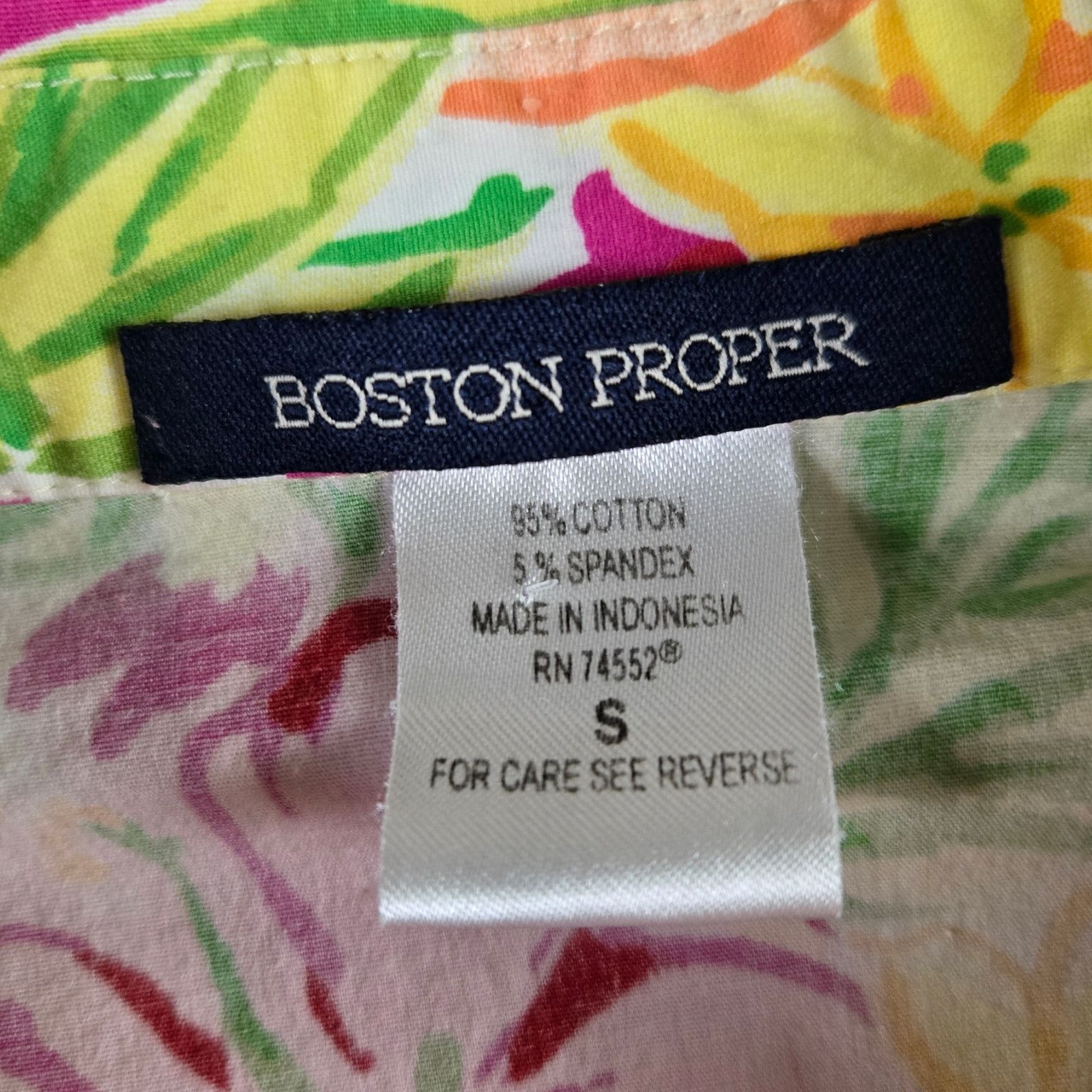 Boston Proper Boston Proper Yellow Floral V Neck Sleeveless Top Size Small Size S / US 4 / IT 40 - 4 Thumbnail