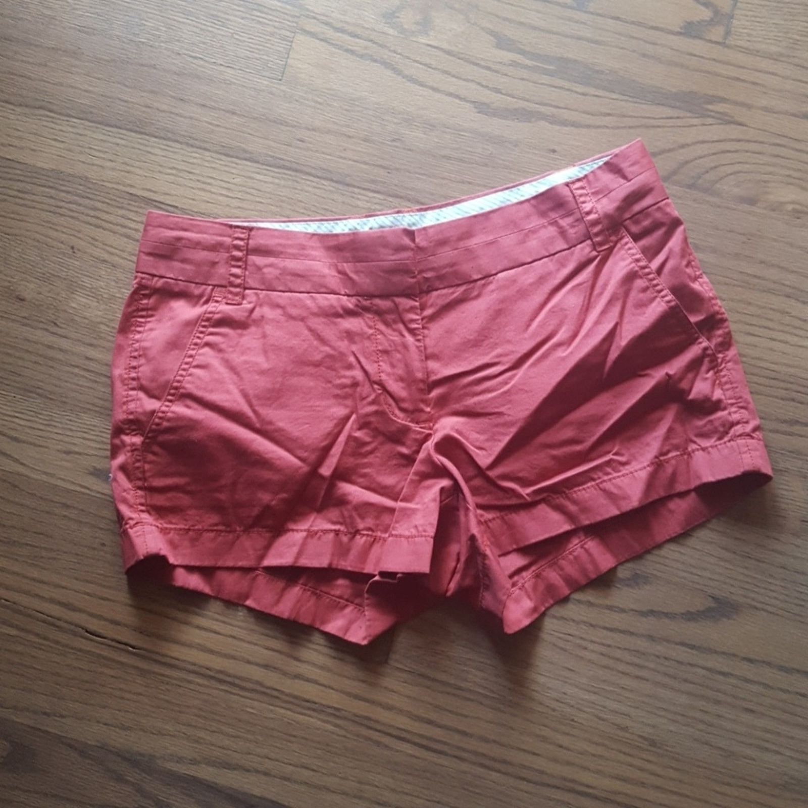 J.Crew J. Crew Chino Broken-In Short Shorts Size 26" / US 2 / IT 38 - 1 Thumbnail