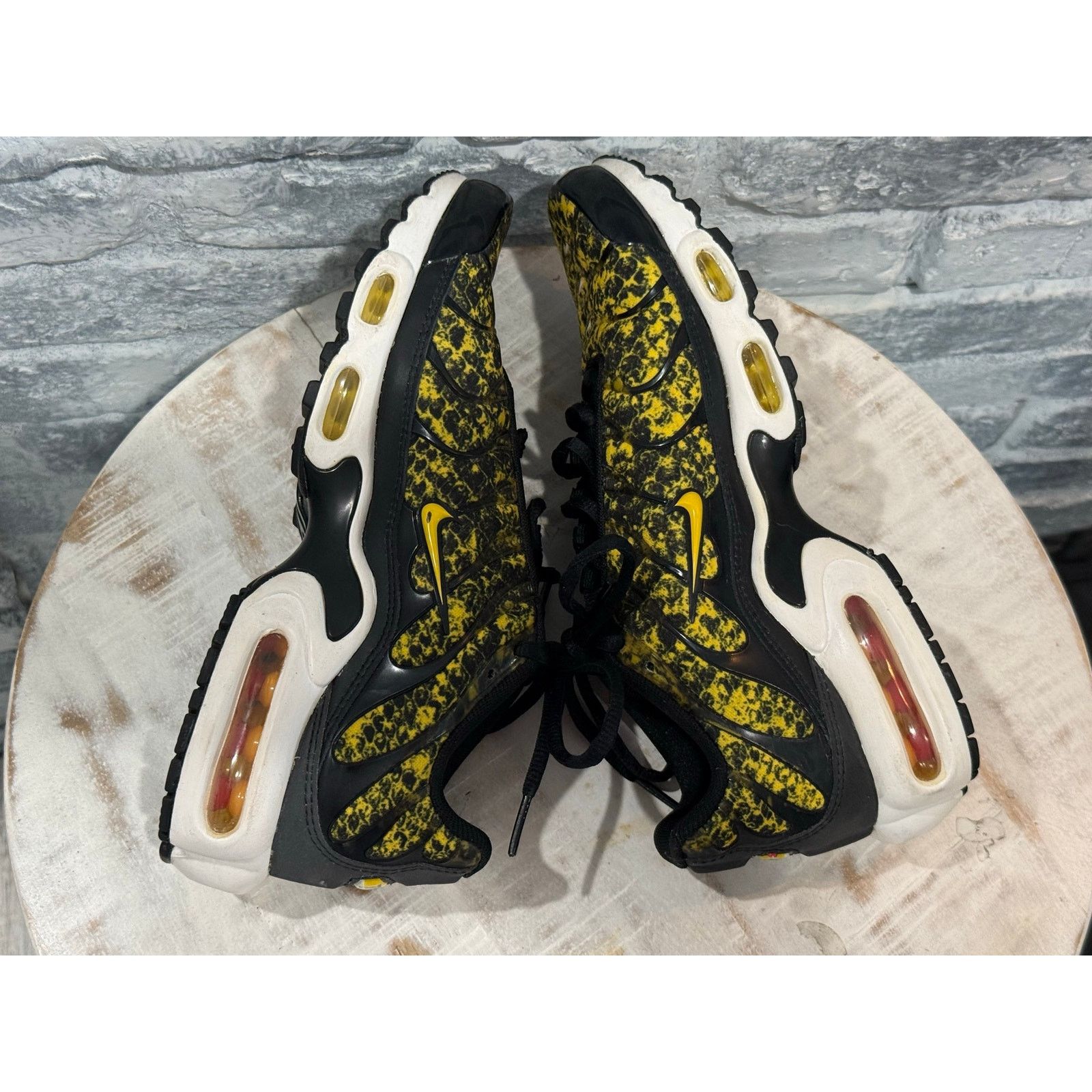 Nike Nike Air Max Plus Yellow Snakeskin Size 7.5w CT1555-001 Size US 7.5 / IT 37.5 - 6 Thumbnail